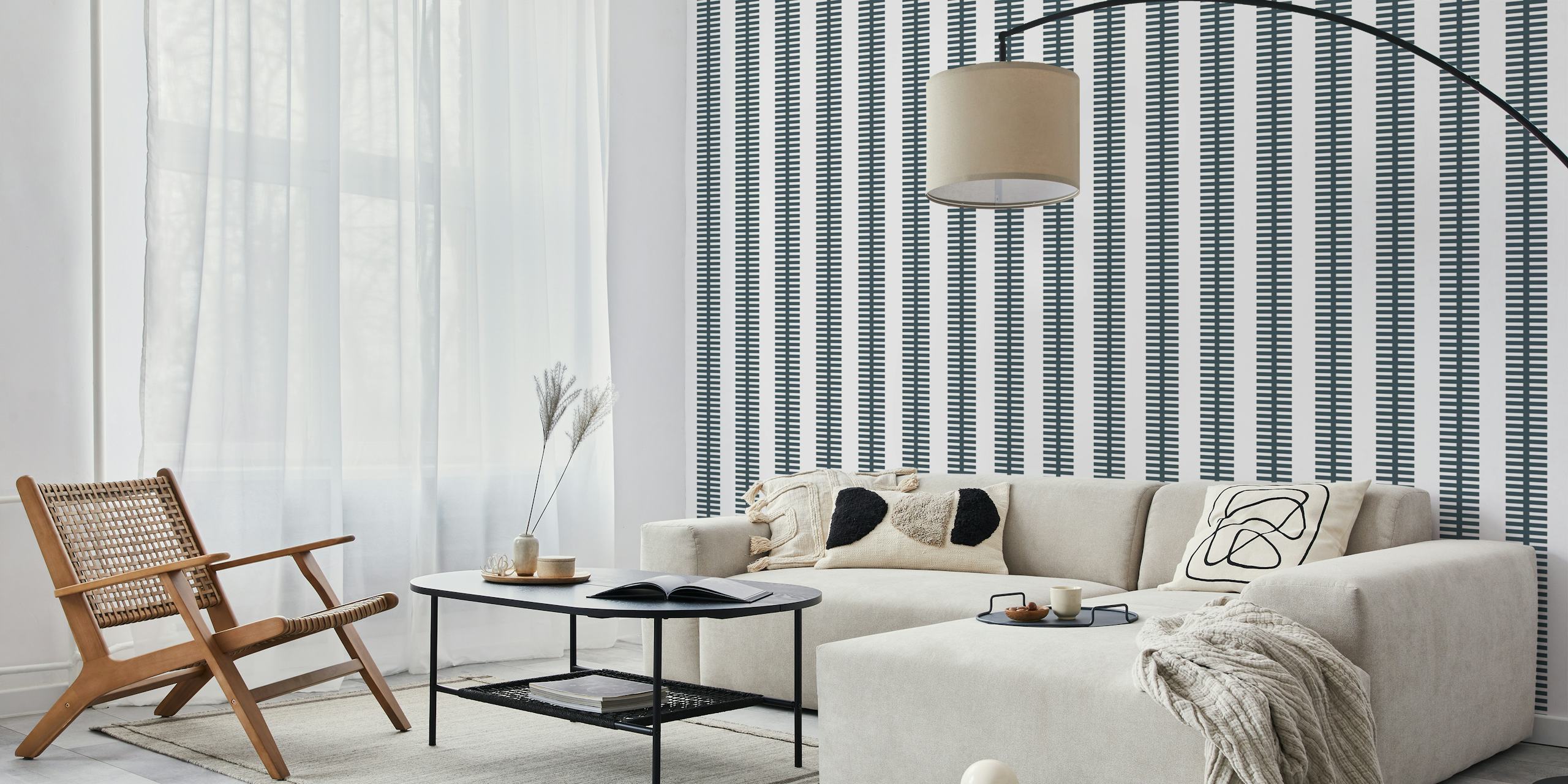 Papel de parede com listras geométricas simples em preto e branco em um quarto