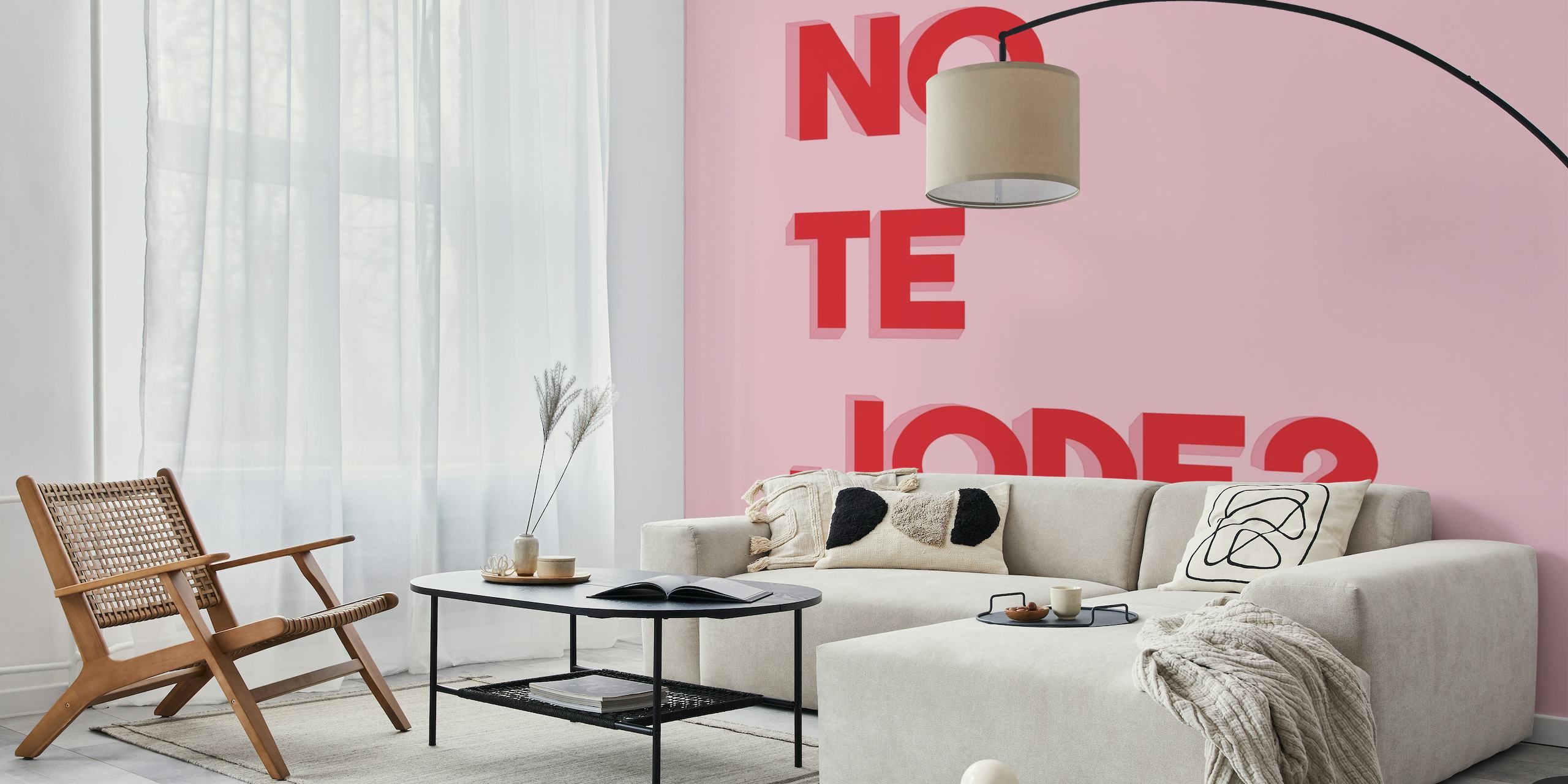 Fed rød tekst 'No te jode?' på et lyserødt baggrundsvægmaleri