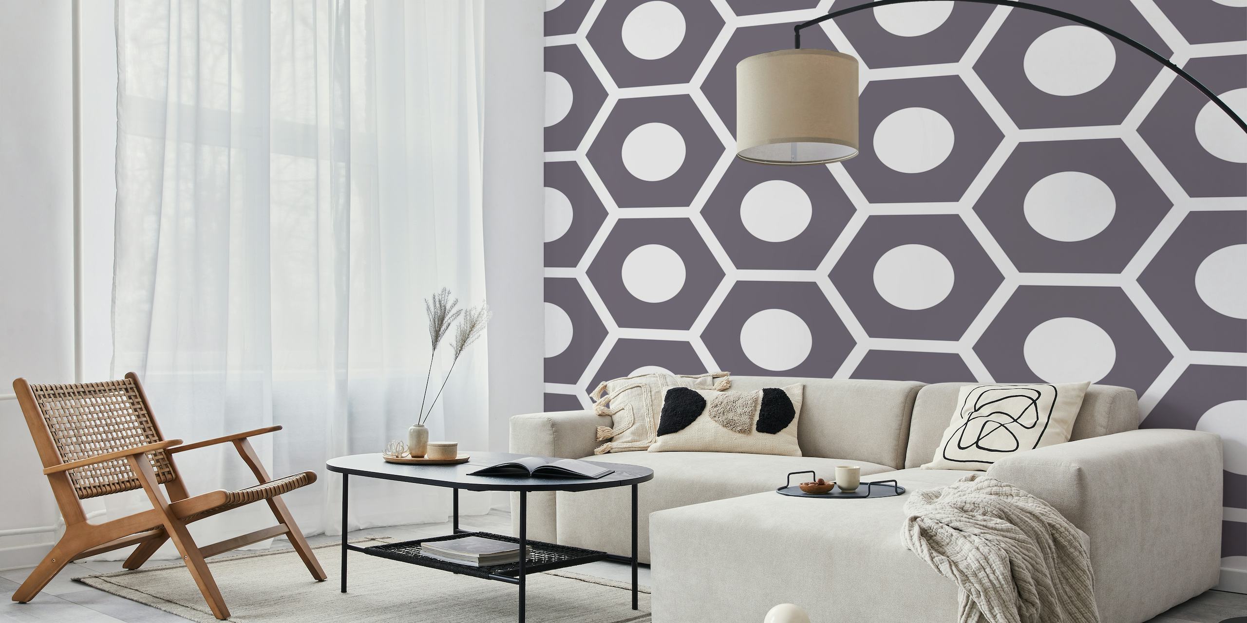 Fotomural vinílico de parede bicolor com padrão hexágono e desenho geométrico cinza e branco.