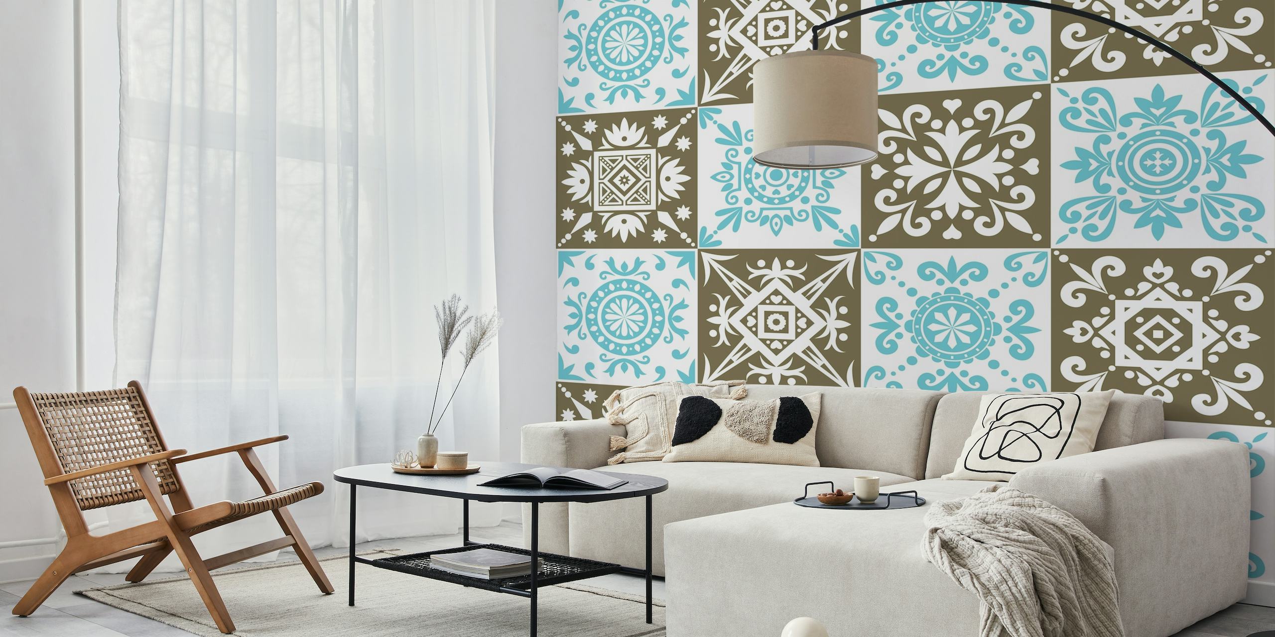 Marokkolainen geometrinen kuviollinen seinämaalaus, jossa on perinteisiä sinisiä ja ruskeita kuvioita