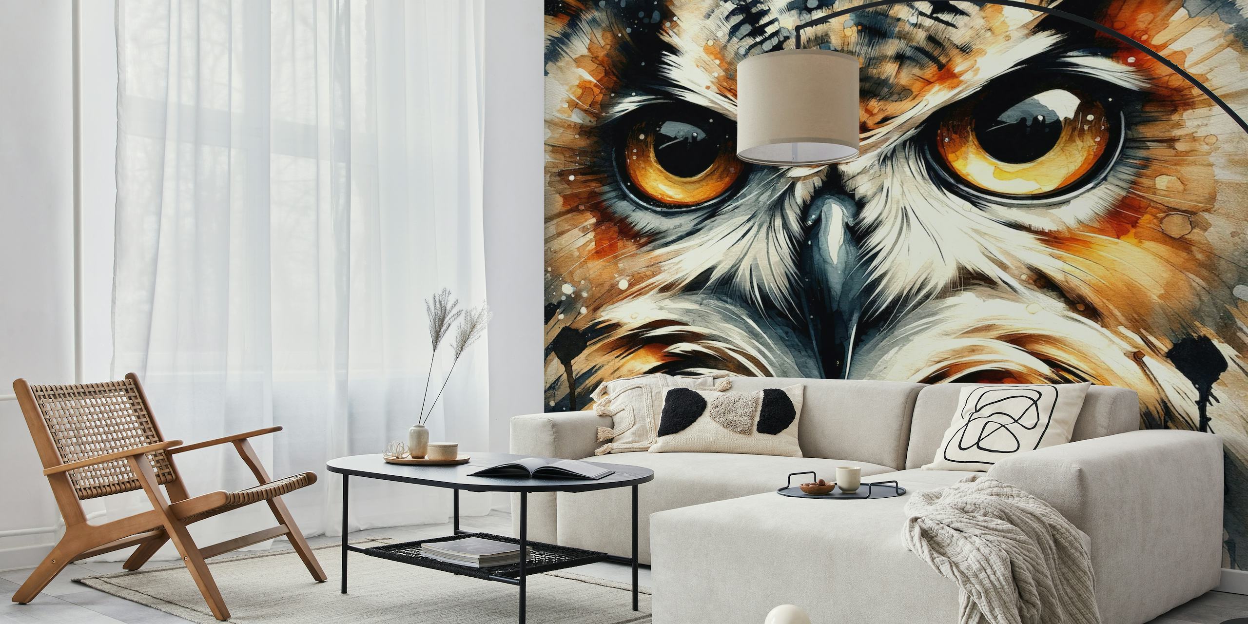 Näyttävä pöllö-seinämaalaus intensiivisellä katseella ja yksityiskohtaisilla höyhenillä
