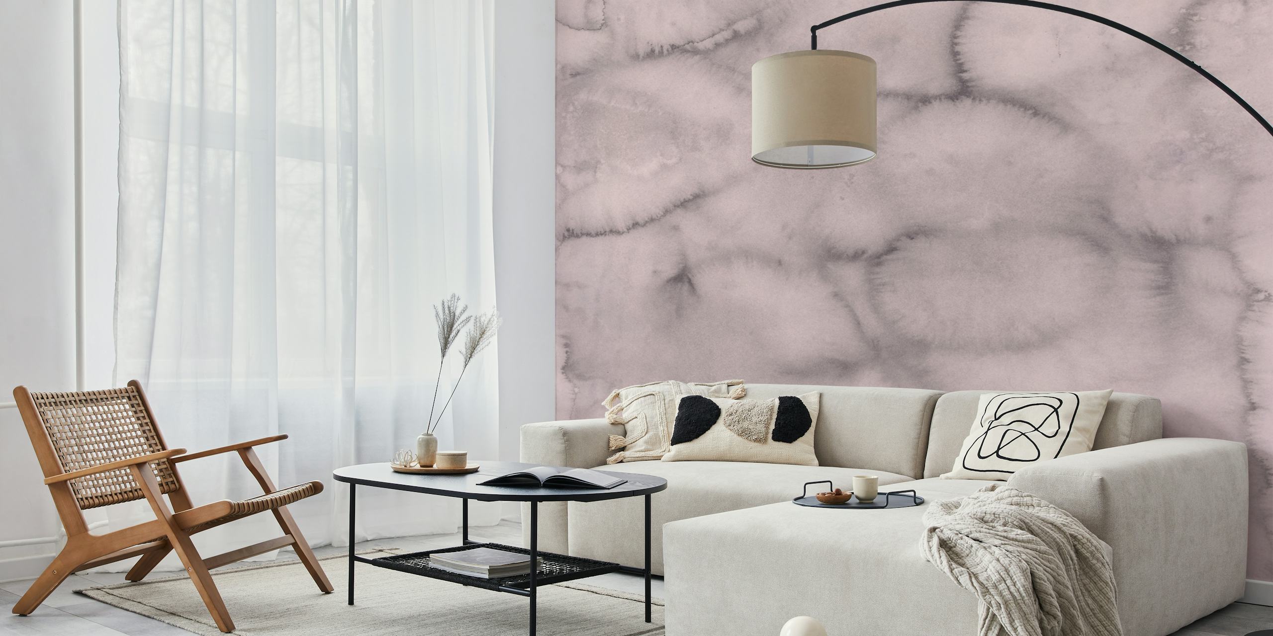 Mauve grå tapet som visar en mjuk marmorliknande struktur i dämpade lila och grå toner.