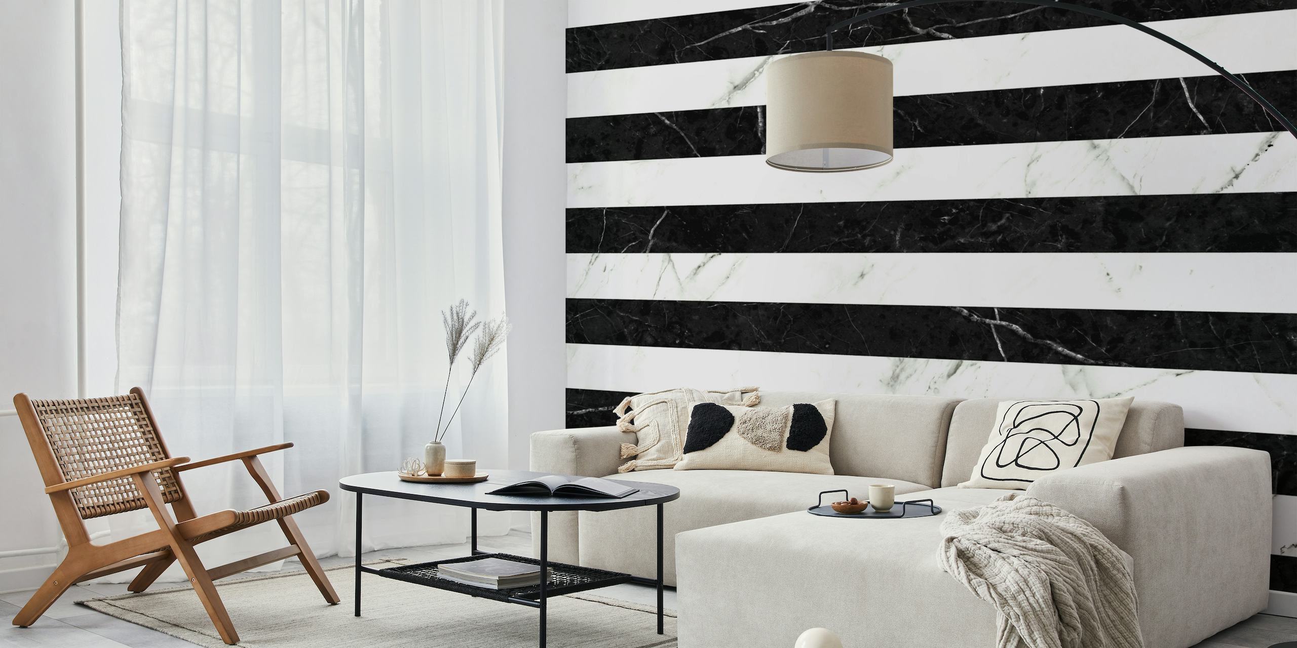 Mustavalkoinen marmoriraitakuvioinen seinämaalaus
