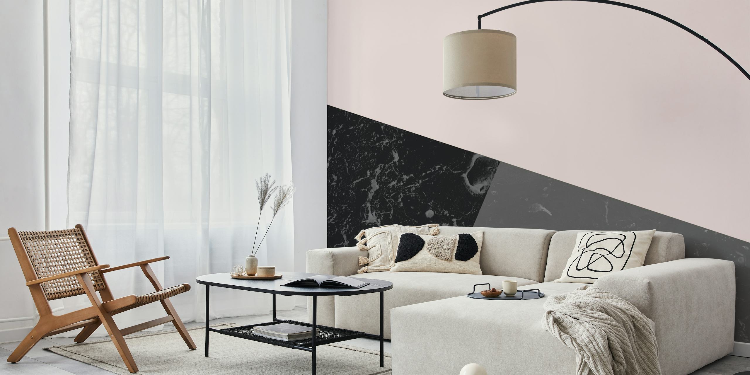 Fototapete Marmor Geometrisch Rosa Schwarz mit einer Mischung aus schwarzem Marmor, matten Rosa- und Grautönen in einem trendigen Design.