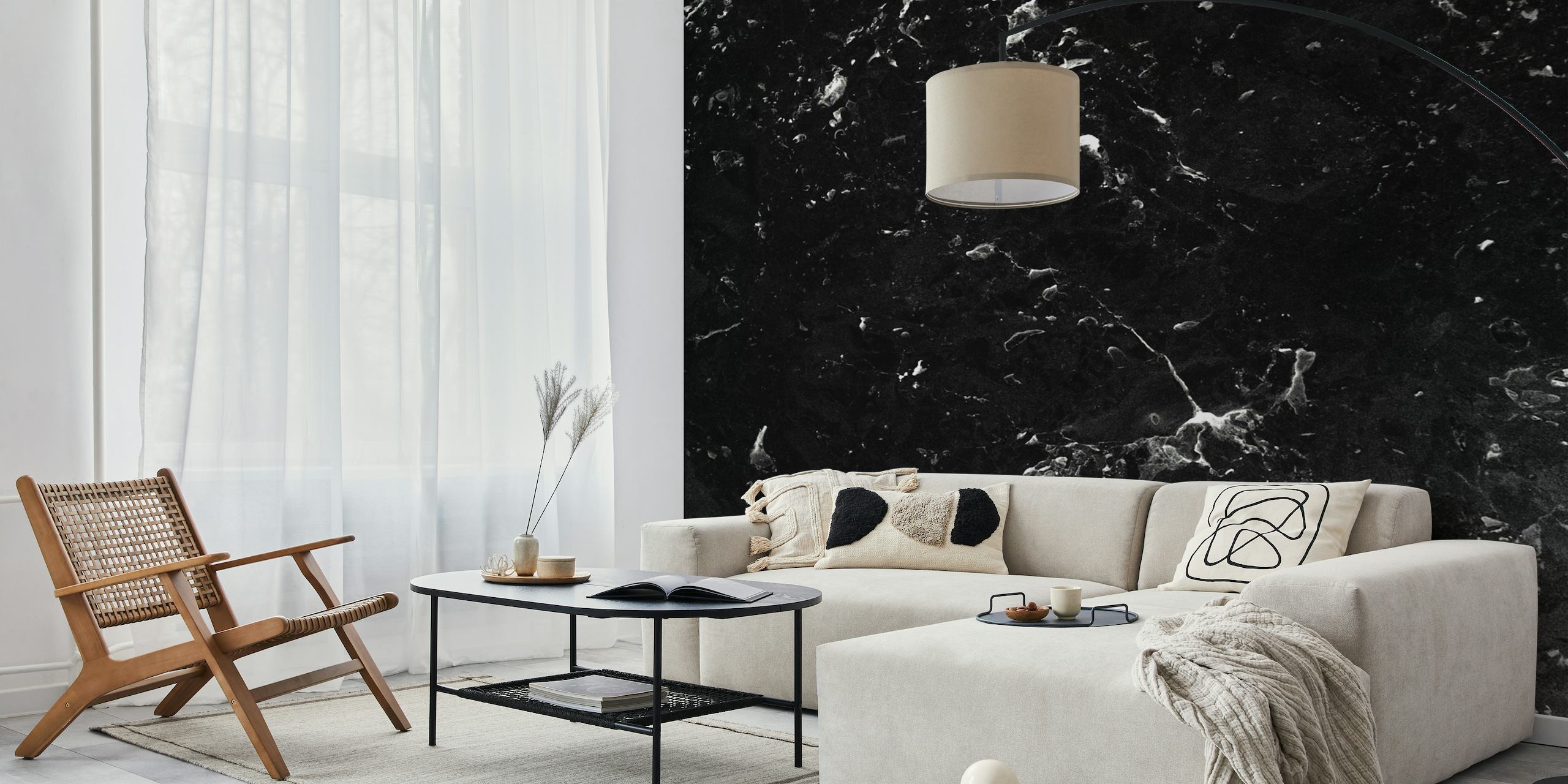 Black Marble 4 seinämaalaus, jossa syvät mustan sävyt ja valkoiset suonet elegantin ilmeen luomiseksi