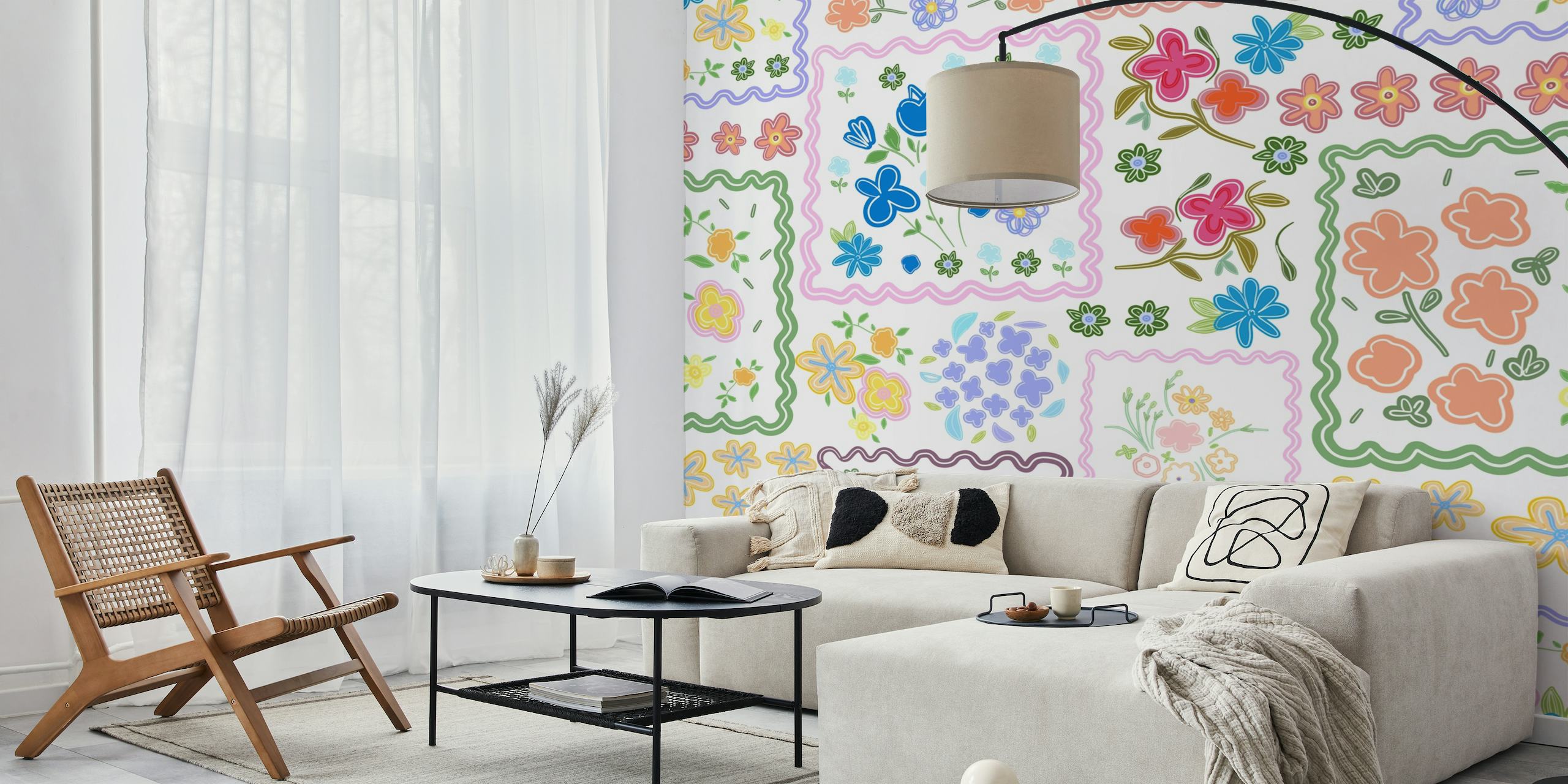 Värikäs patchwork-tyylinen kukkainen seinämaalaus, jossa on erilaisia kukkia ja kuvioita
