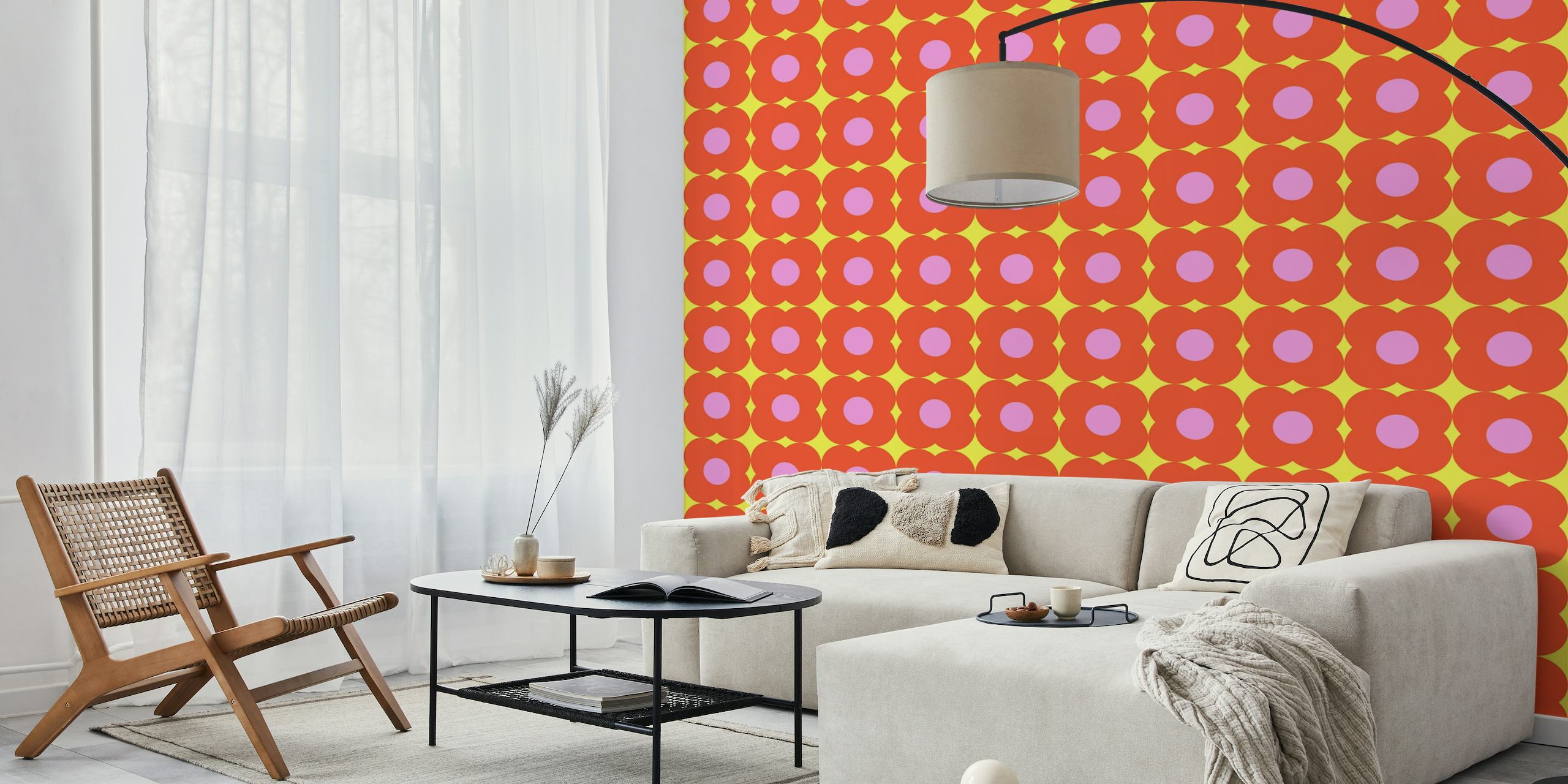 Retro oranje geometrische bloemen muurschildering met een patroon van opvallende oranje en geometrische bloemmotieven.