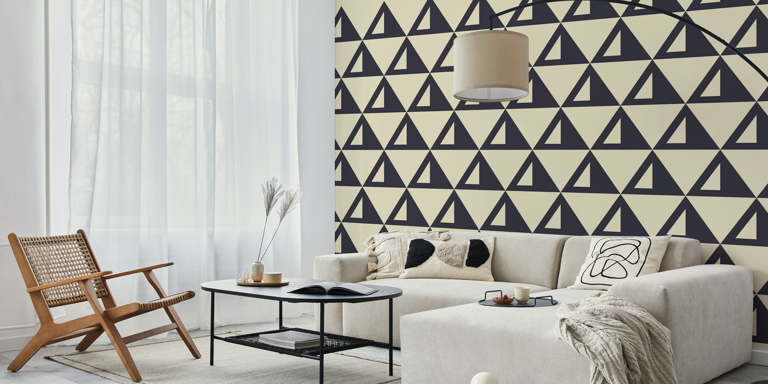 Zwart driehoekspatroon op muurschildering voor moderne interieurs