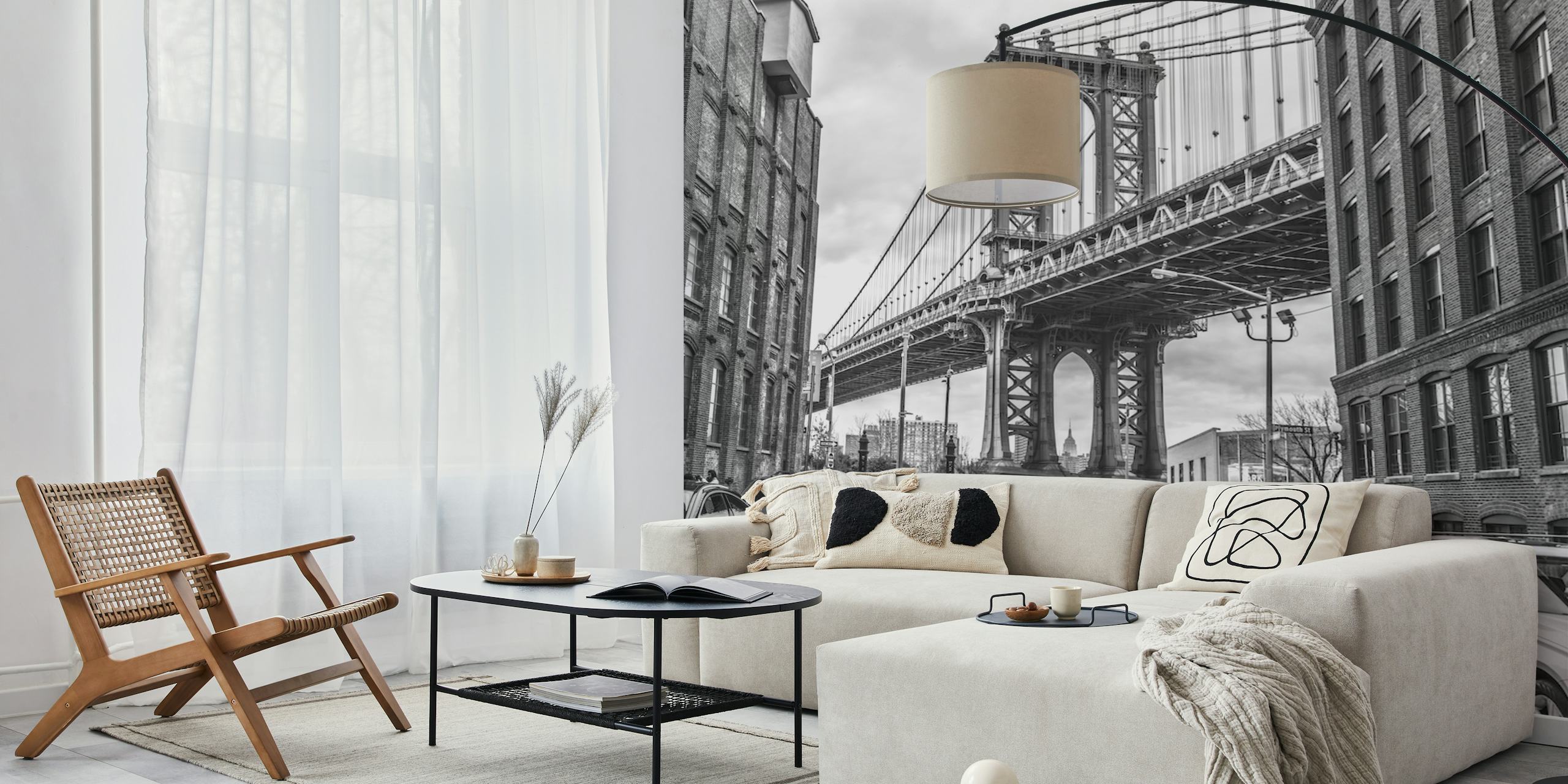 Czarno-biała fototapeta Manhattan Bridge przedstawiająca architekturę miejską i widok ulicy