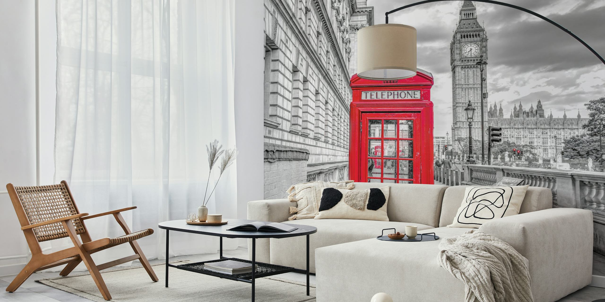 Klassisk rød britisk telefonboks foran Big Ben