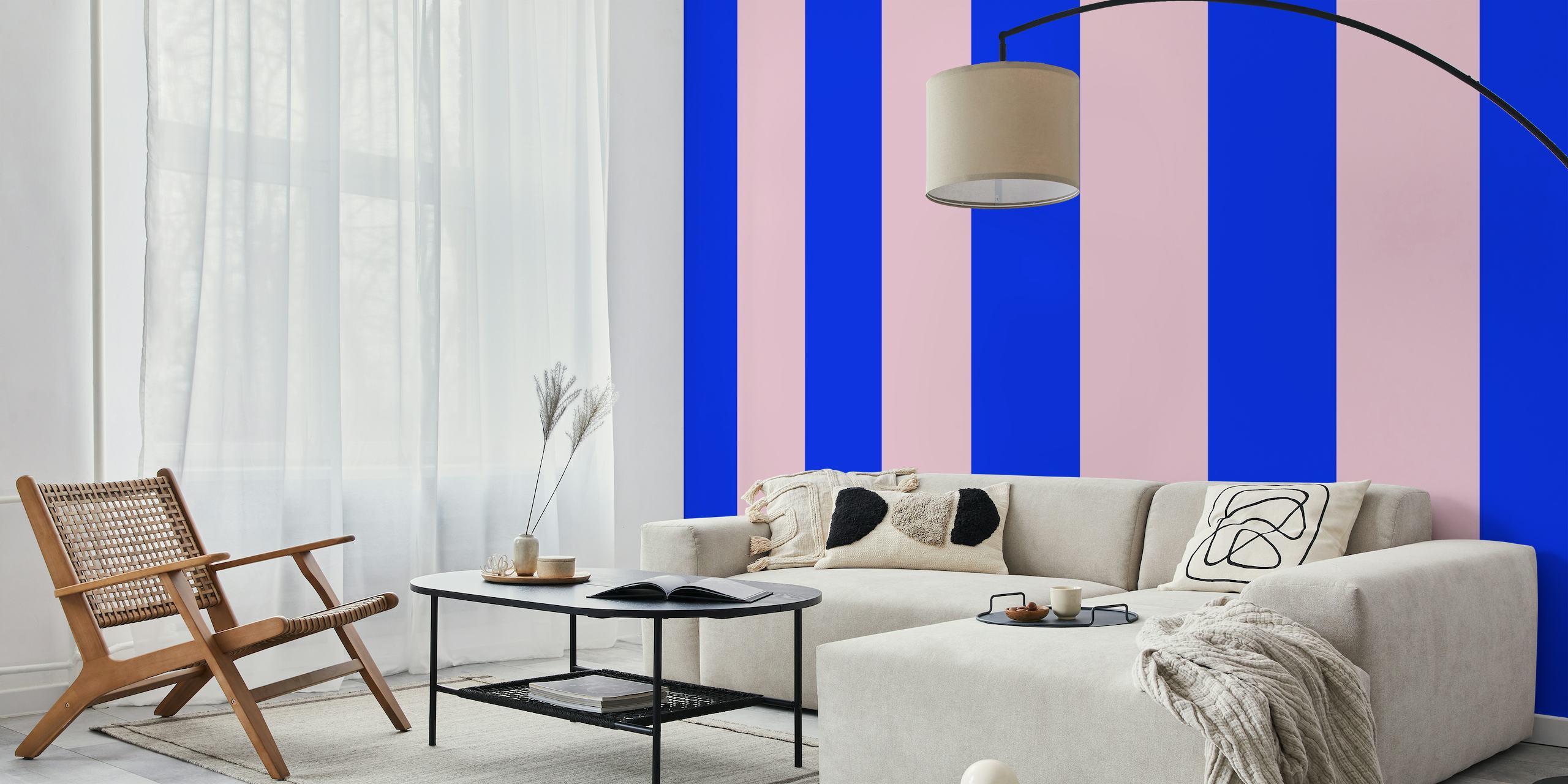 Sini- ja vaaleanpunainen raidallinen seinämaalaus Happywallilta nimeltä Blau Rosa Streifen