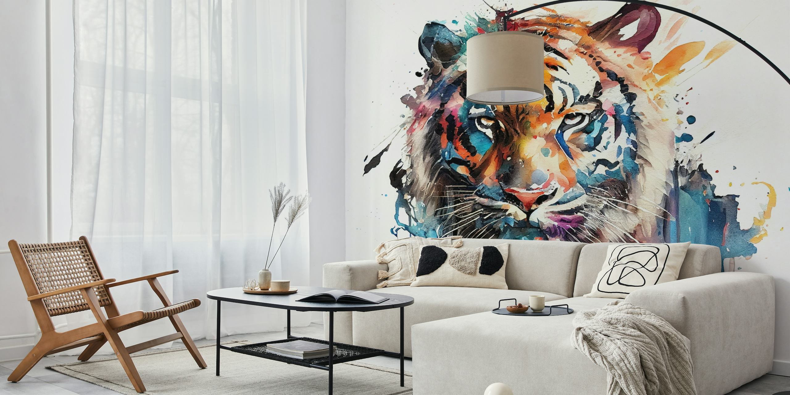 Ein Aquarellgemälde eines Tigers mit einer Mischung aus leuchtenden Farben vor weißem Hintergrund, verwandelt in ein Wandgemälde.