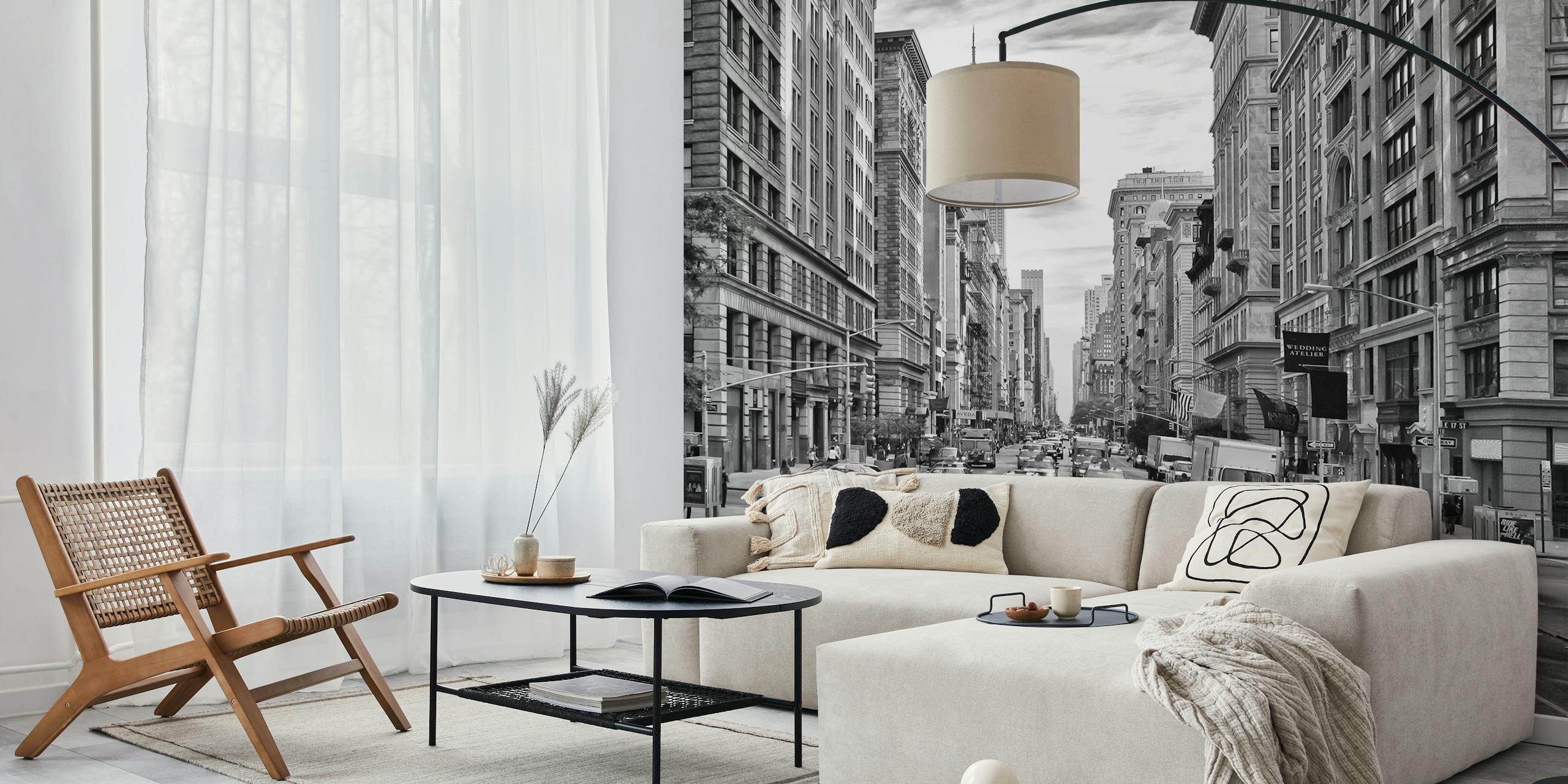 Monochrome wallpaper of Fifth Avenue traffic