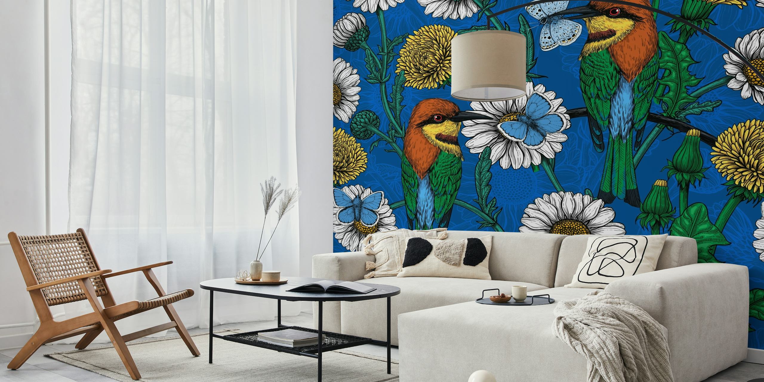 Bijenetervogels op blauwe bloemenmuurschildering als achtergrond