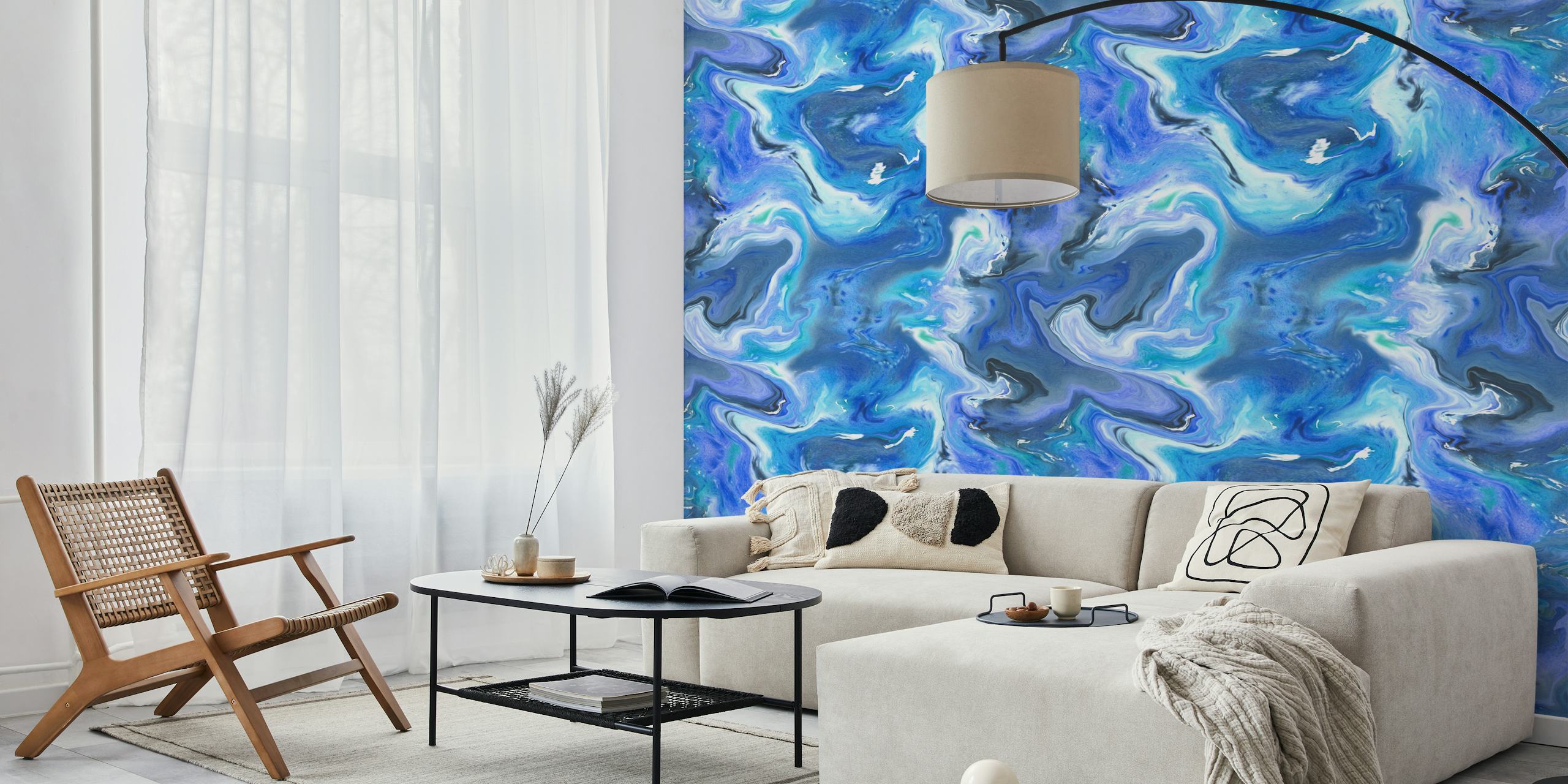 Dipinto murale astratto ad acquerello raffigurante le onde dell'oceano nelle tonalità del blu e del grigio.