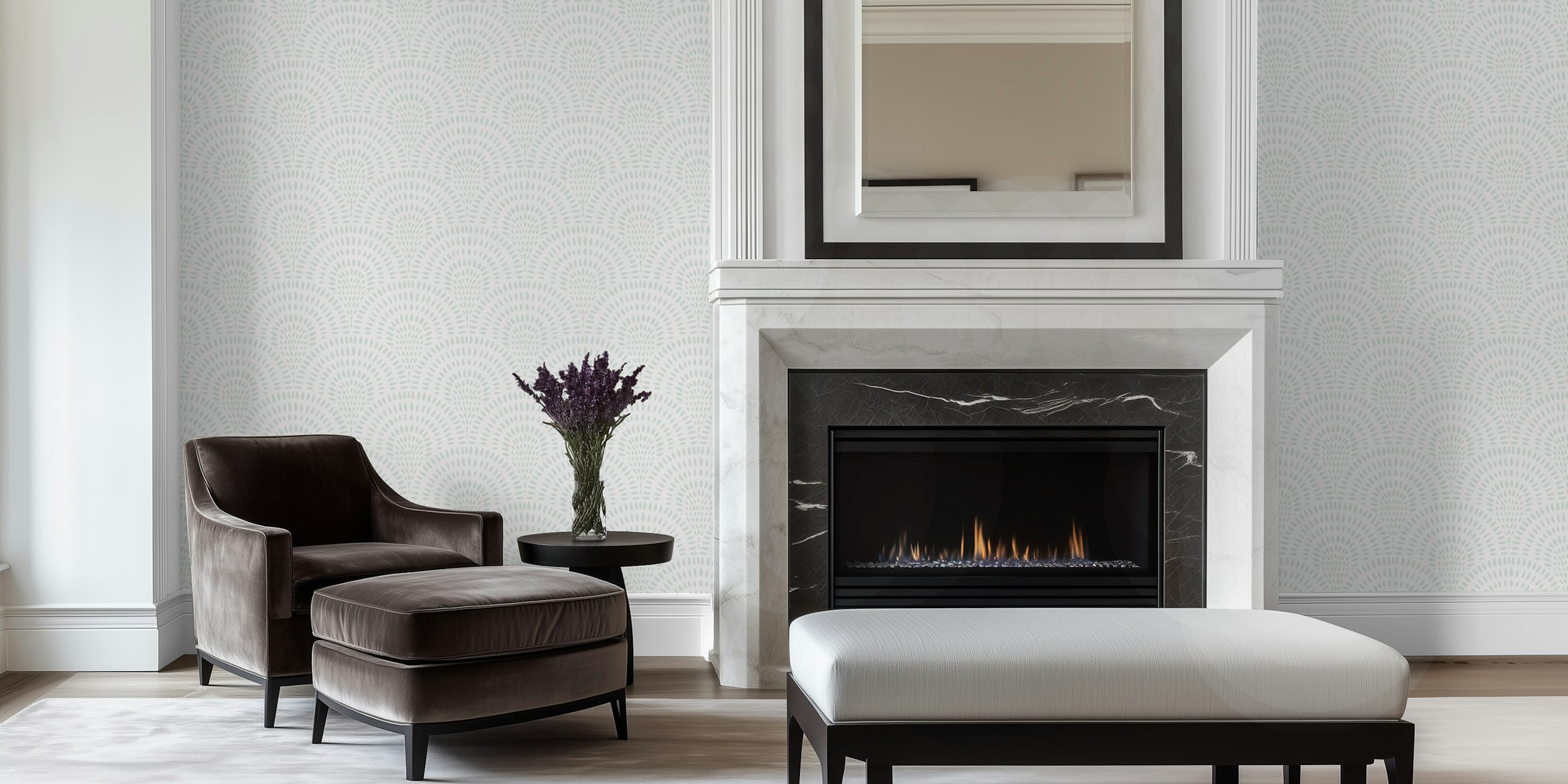 Scallops gray on creamy white behang in een kamer