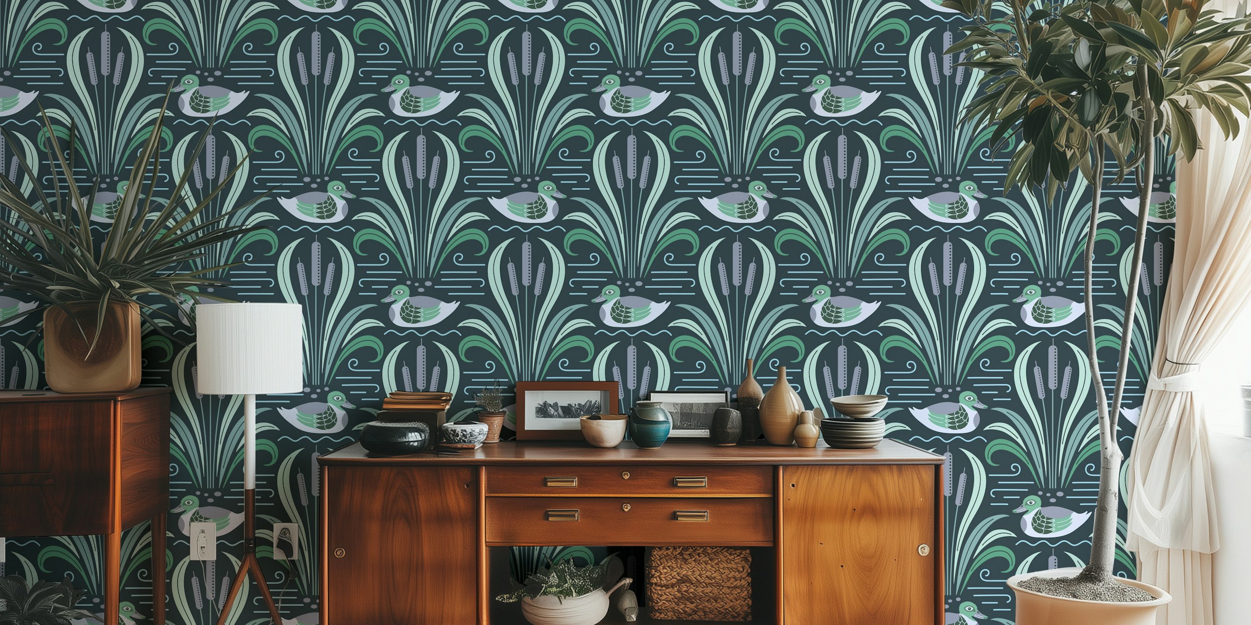 Papel de parede Midnight duck pond green em um quarto