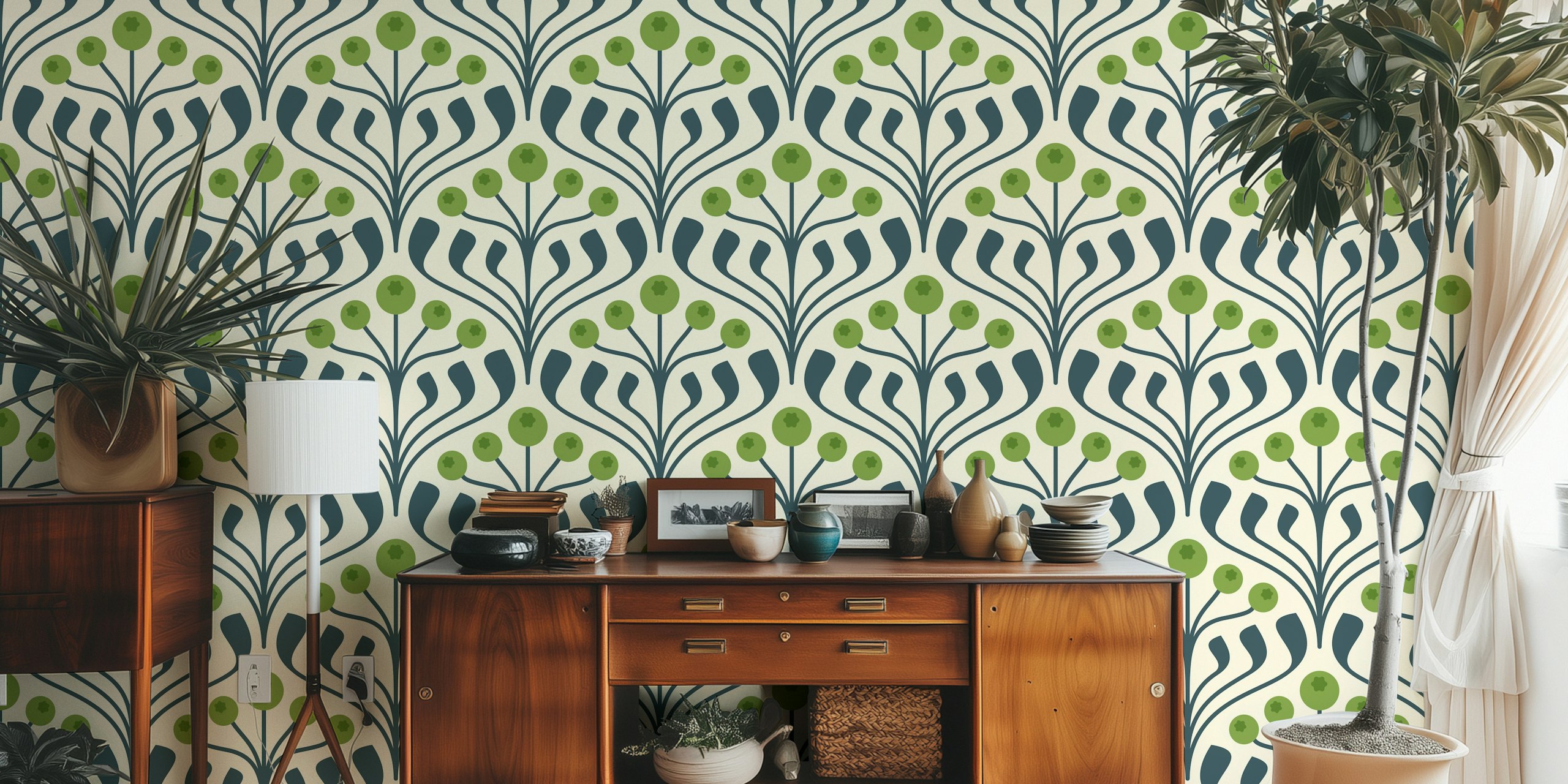 Elegant berry motif tapet i et rum