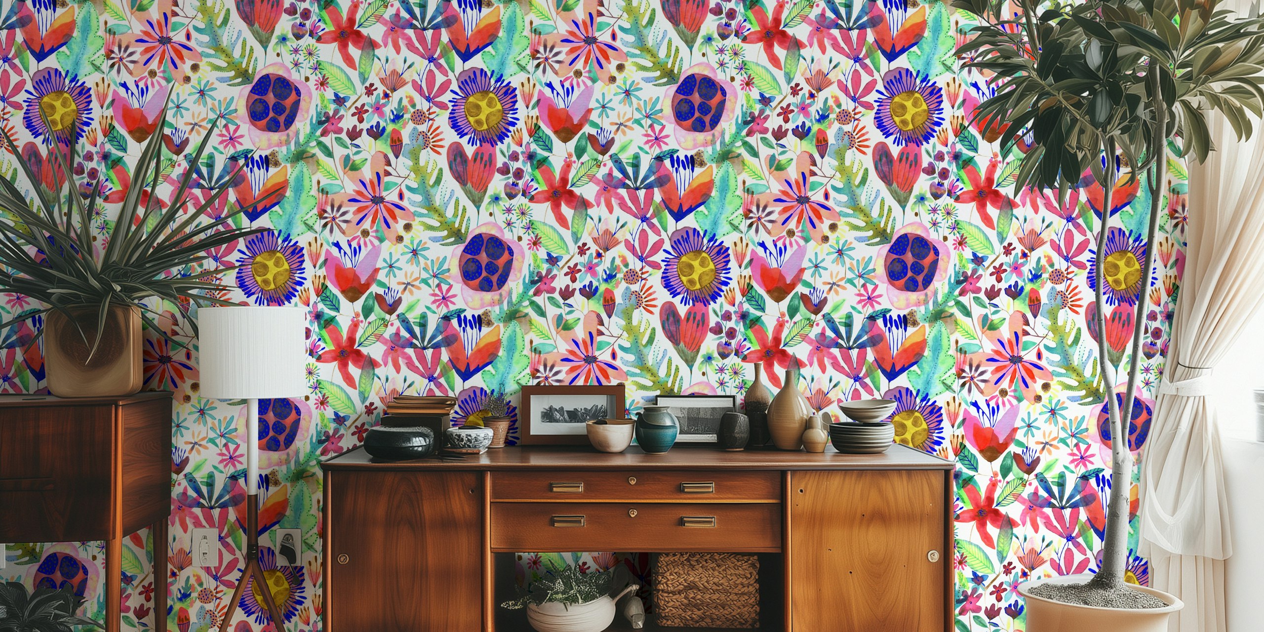 Papier peint floral coloré dans une pièce