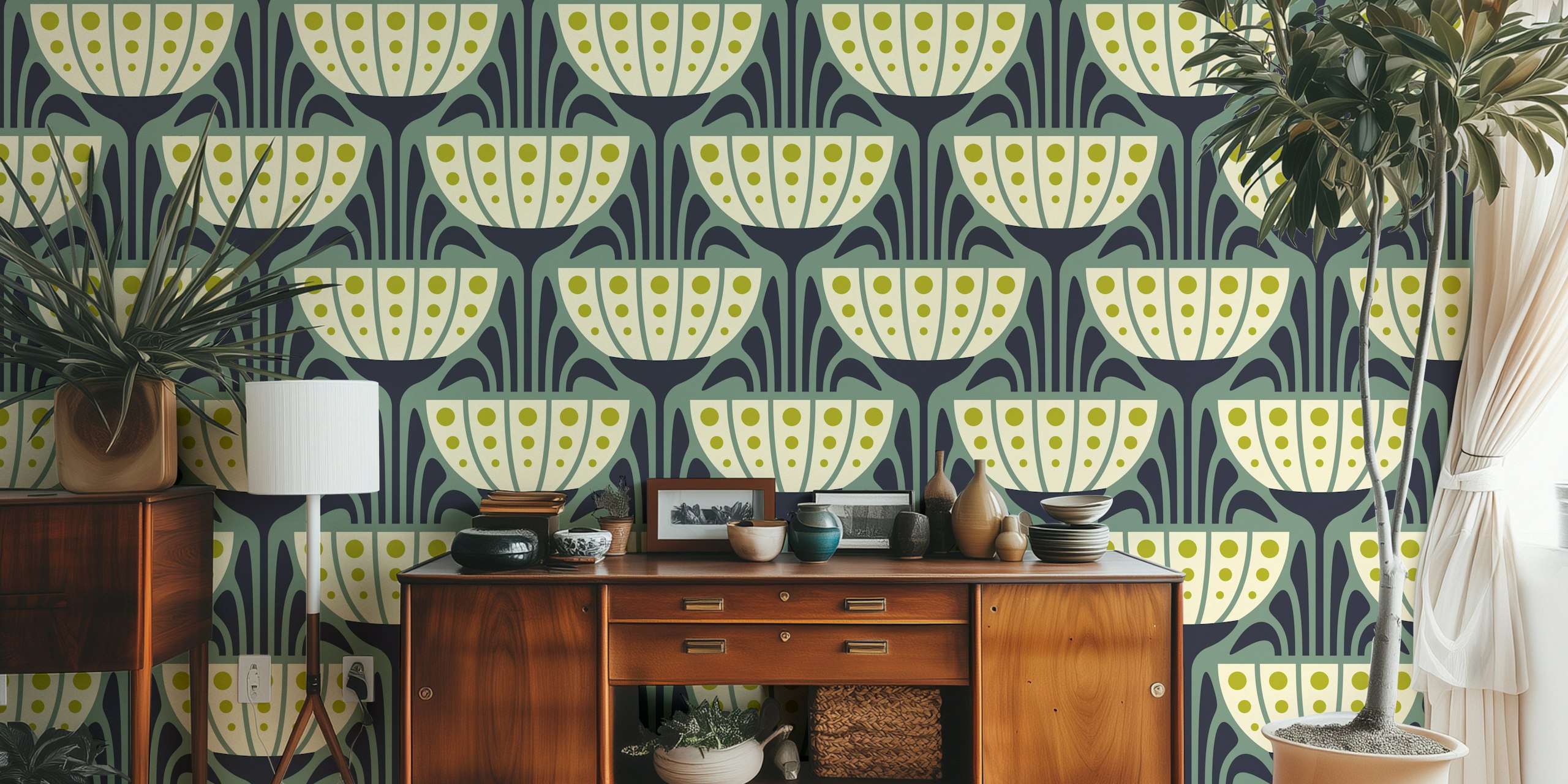 Mid-Century Blossoms in Green Tapete in einem Zimmer