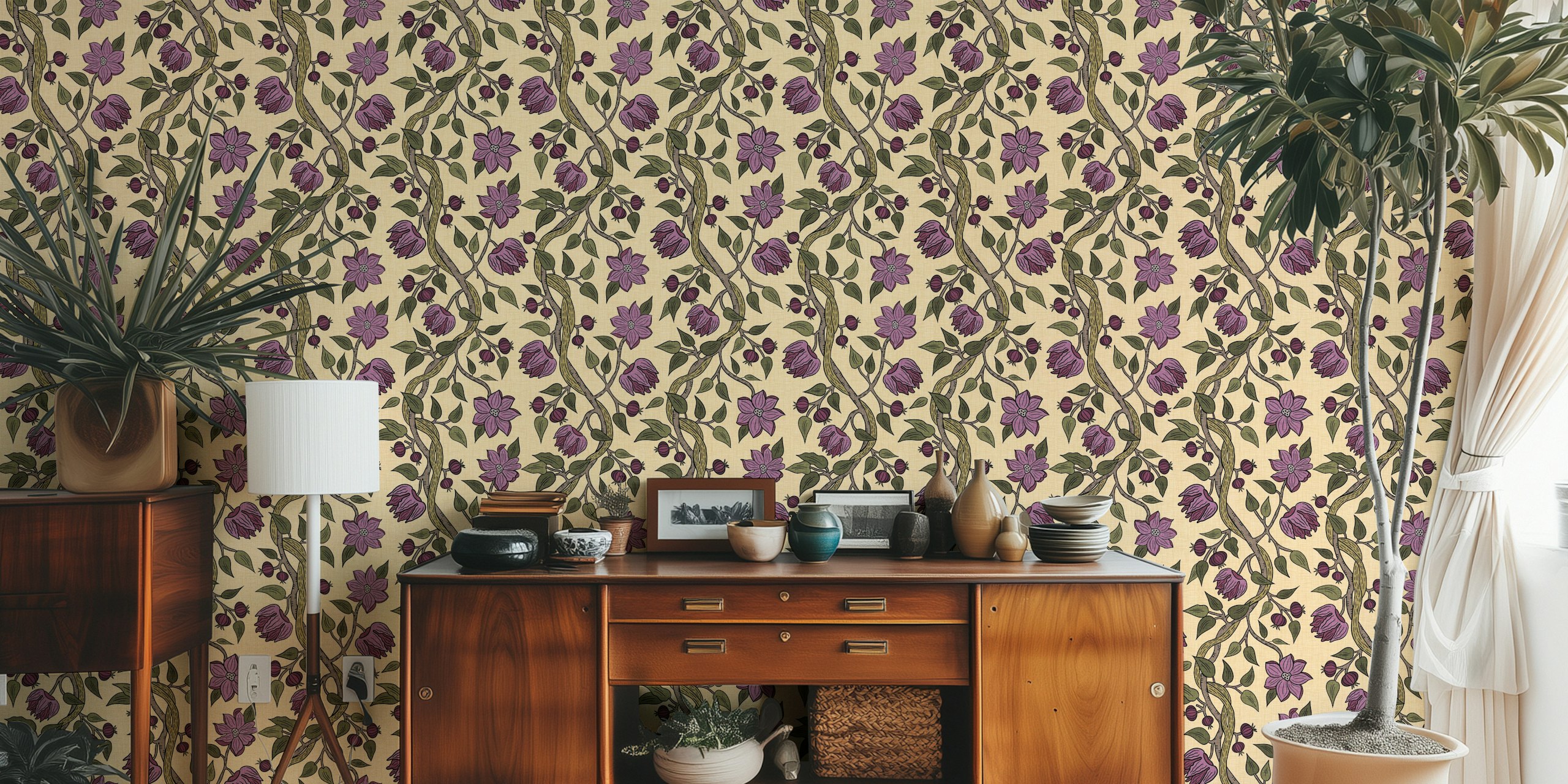 Vines and violet flowers behang in een kamer