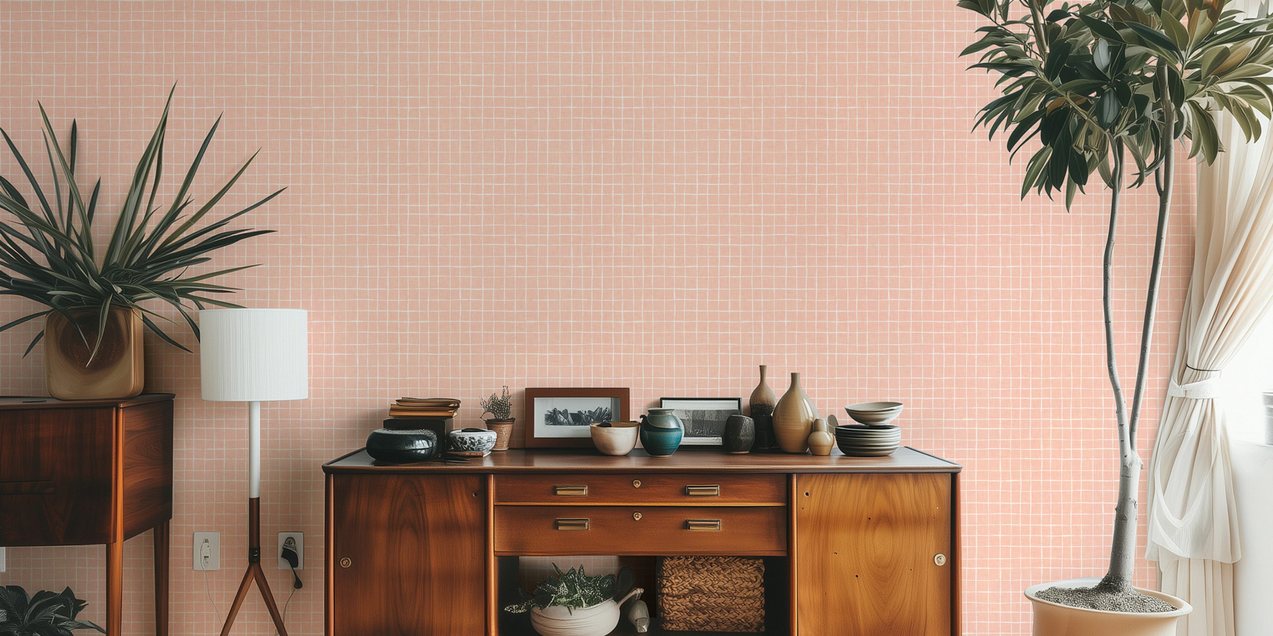 Warm Coral Grid tapet uppvisad i ett rum