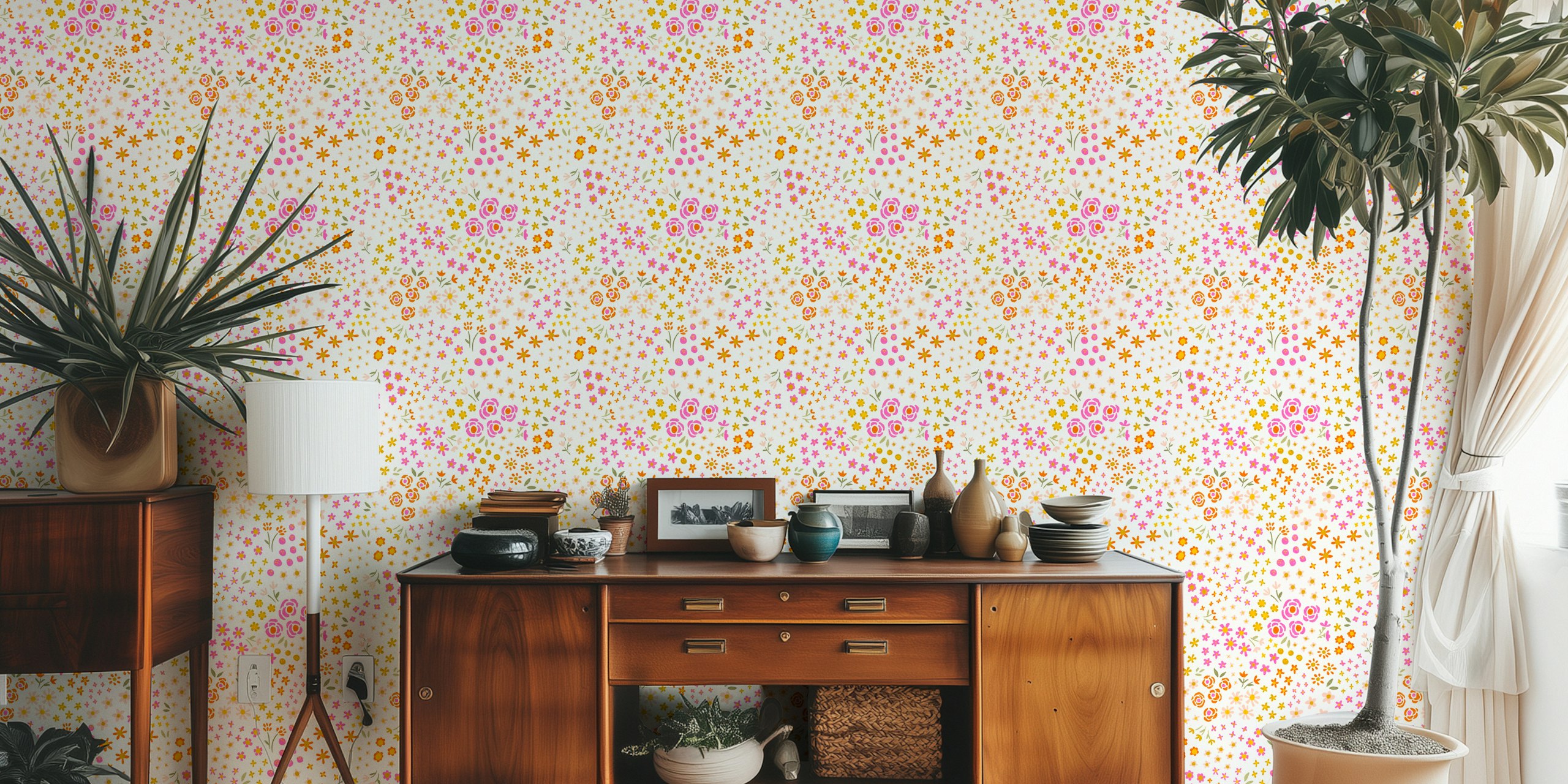 Bloemenbehangontwerp met roze en oranje bloemen