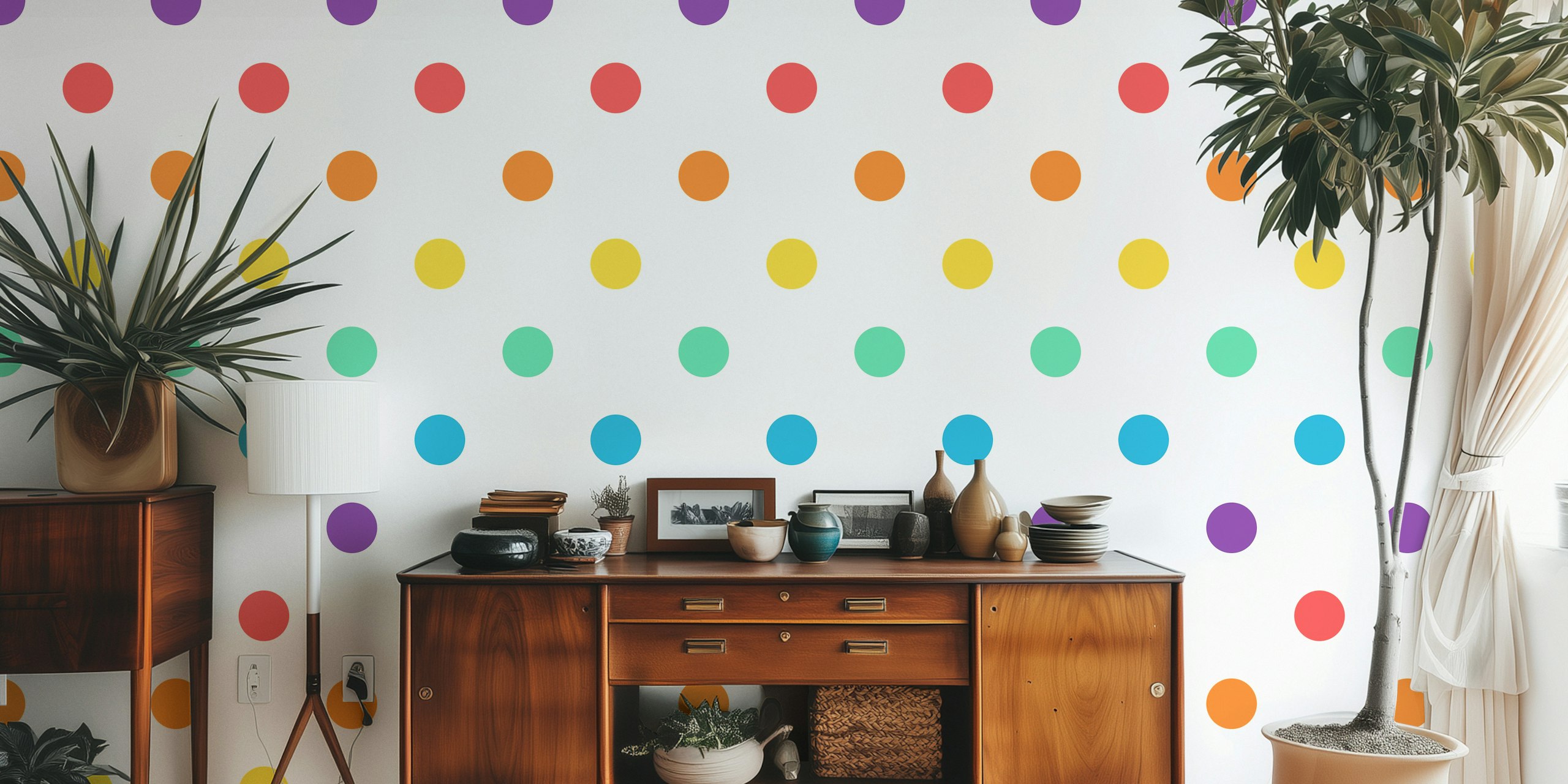 Rainbow polka dots wallpaper i et rom