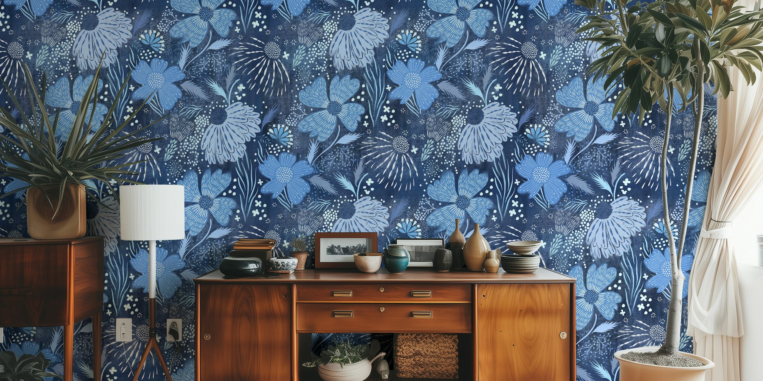 Shibori blauwe bloemenmuurschildering met Japans geïnspireerde indigo en witte bloemenpatronen