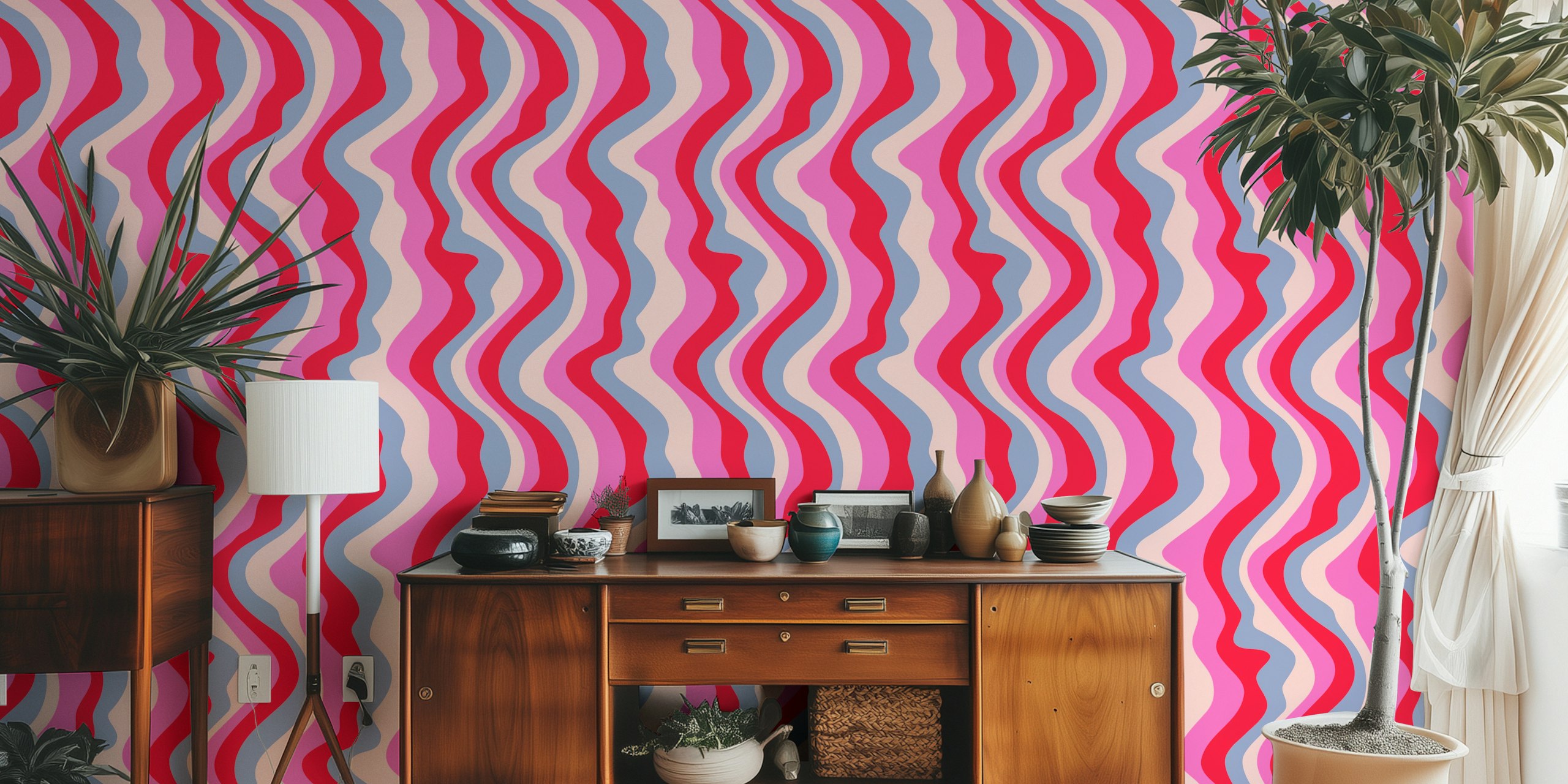 Wavy Stripes tapetti fuksia ja punaista