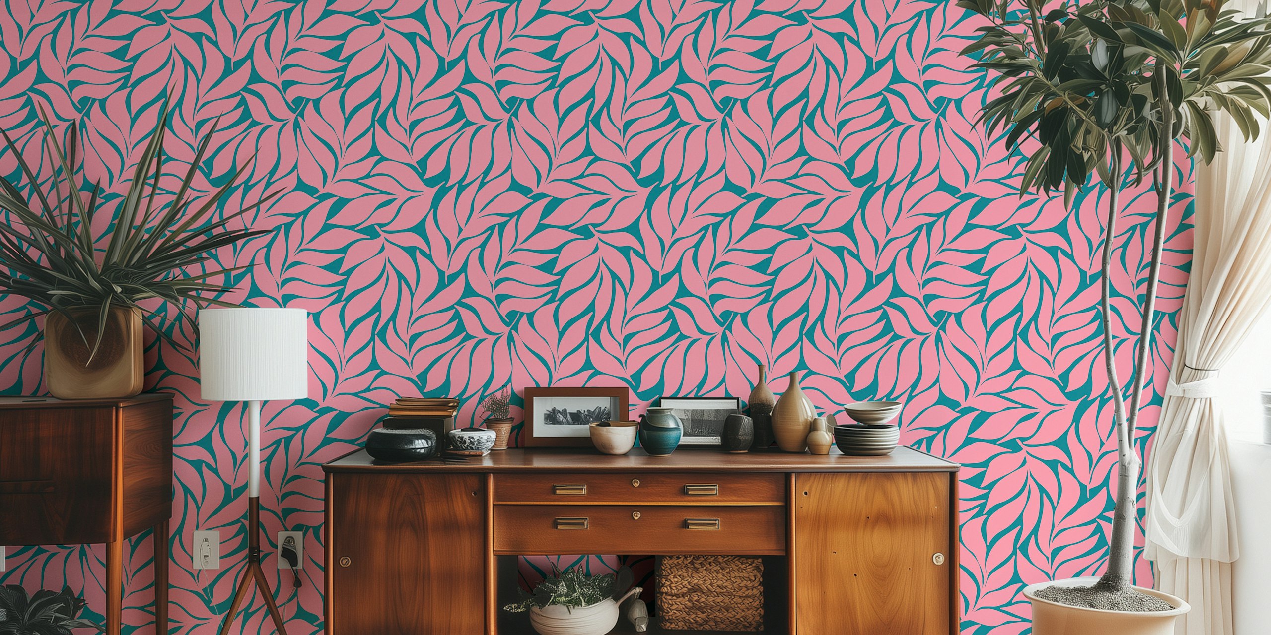 Wavy Tropical Leaves - Coral on Dark Teal em um quarto