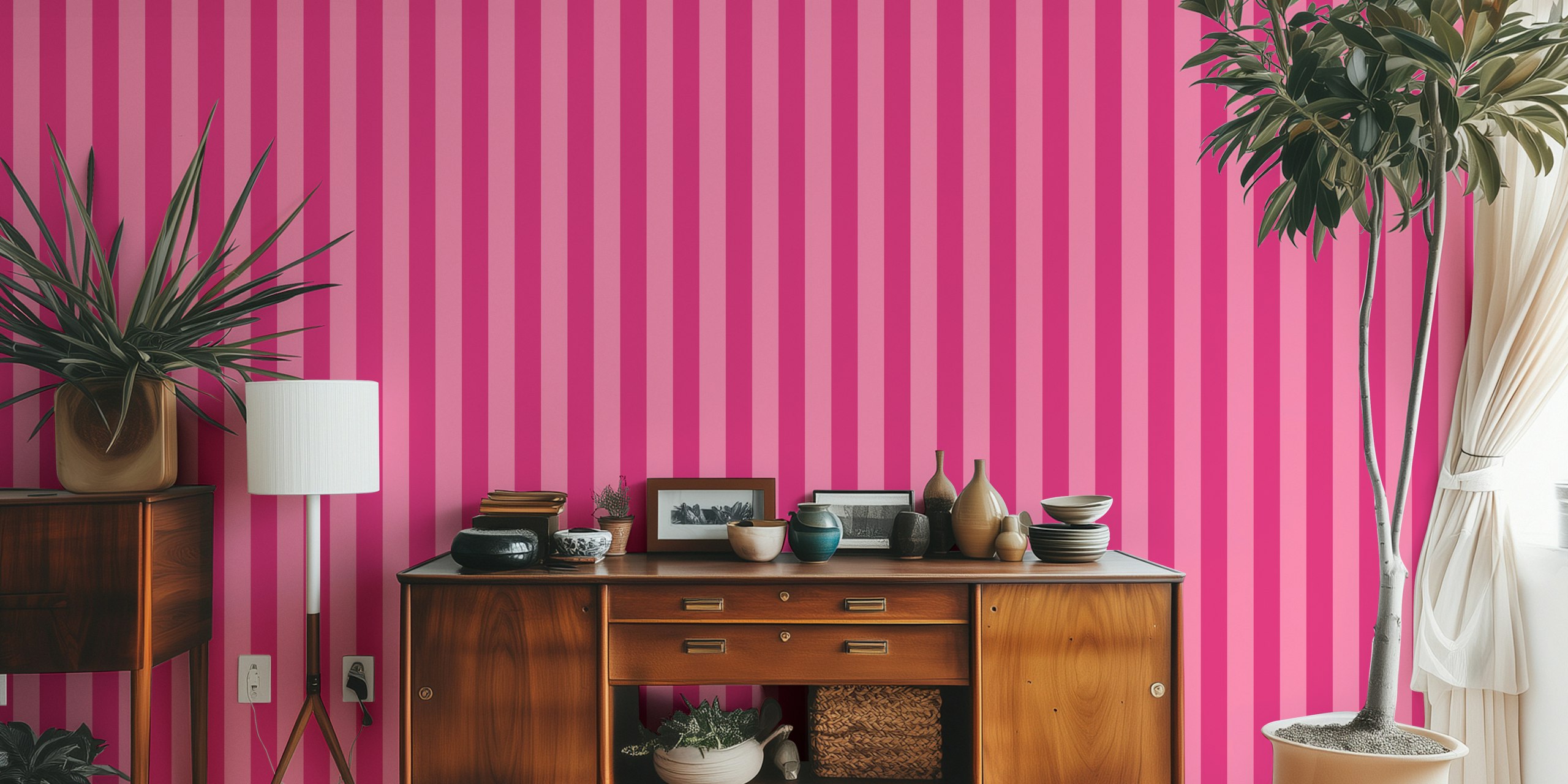 Pink and Magenta Retro Stripes tapet i ett rum