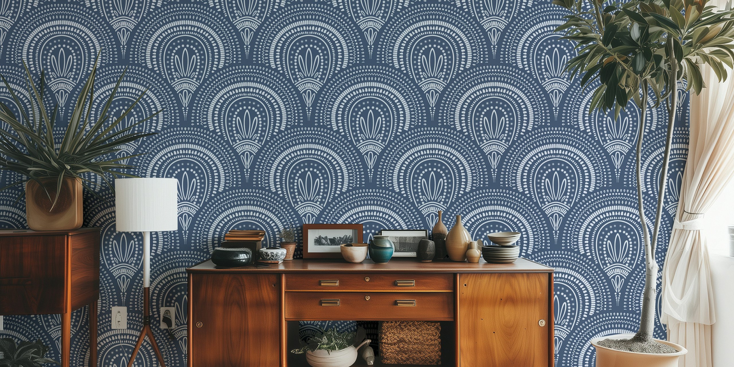 Ταπετσαρία Ornamental scallop print - navy σε ένα δωμάτιο