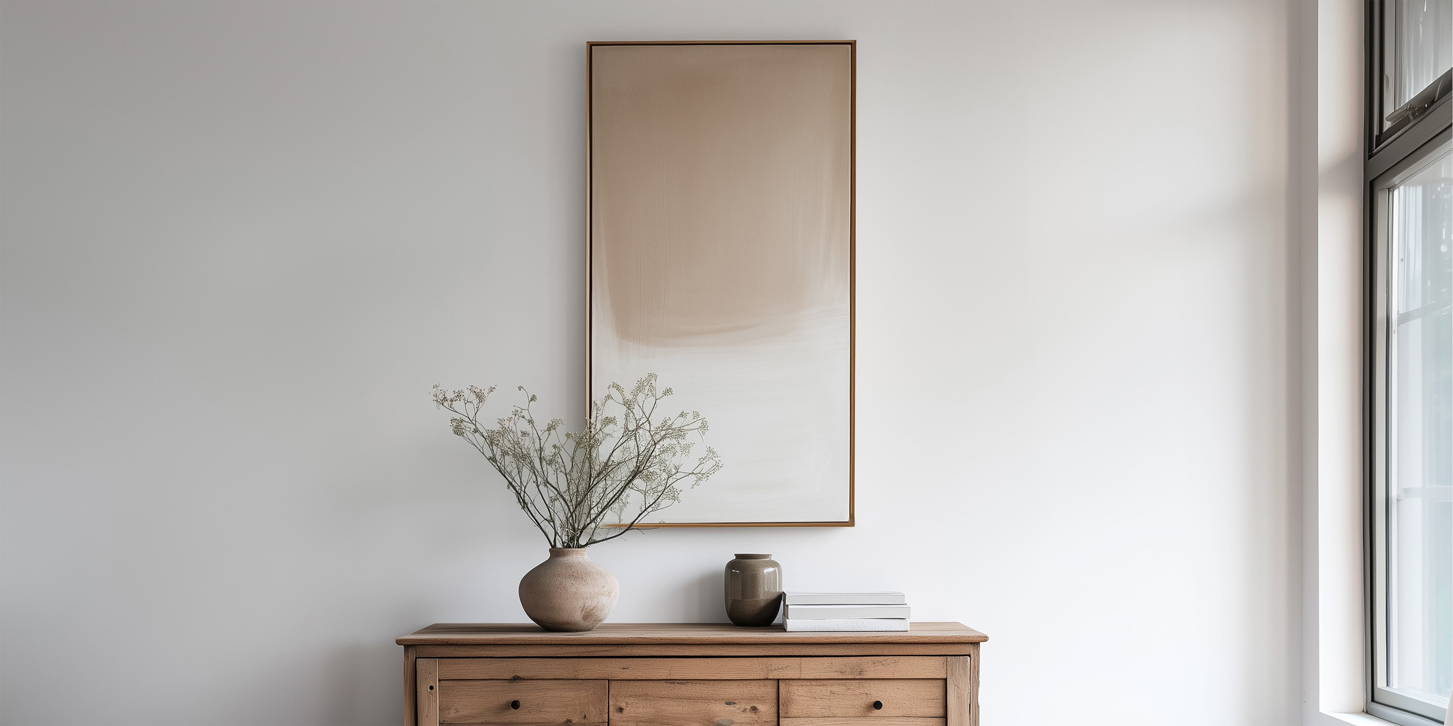 Helle Blumen in Blau, Weiß und Orange auf Tapete im floralen Stil