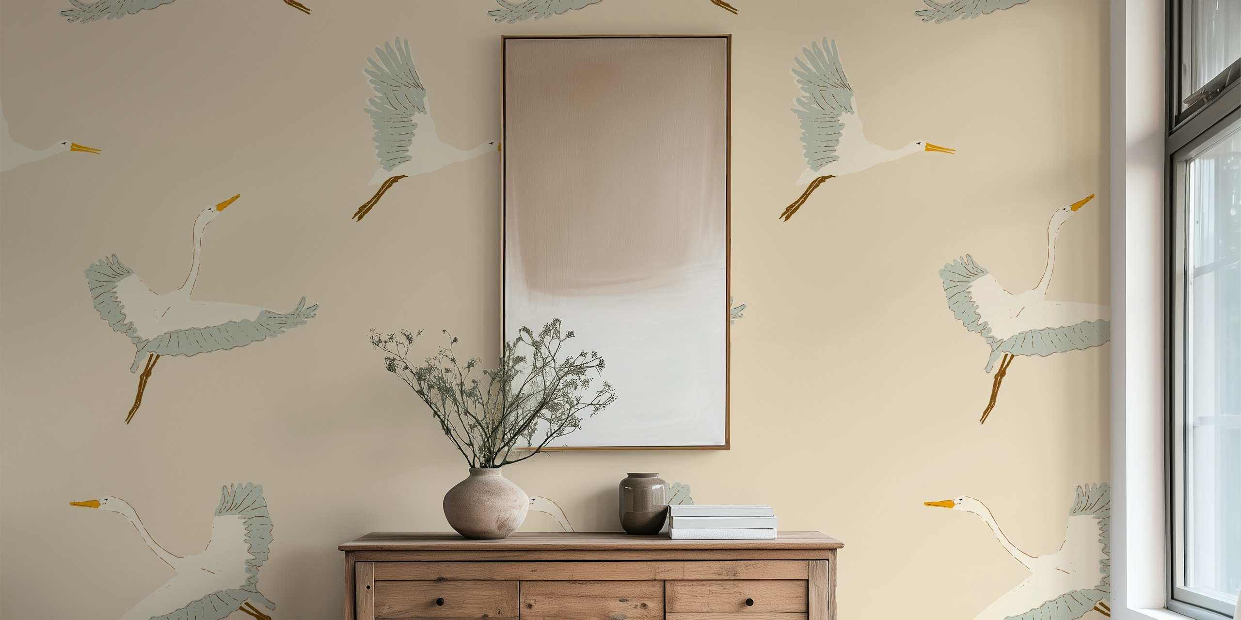 Delicate freehand Birds in Flight op crème behangontwerp