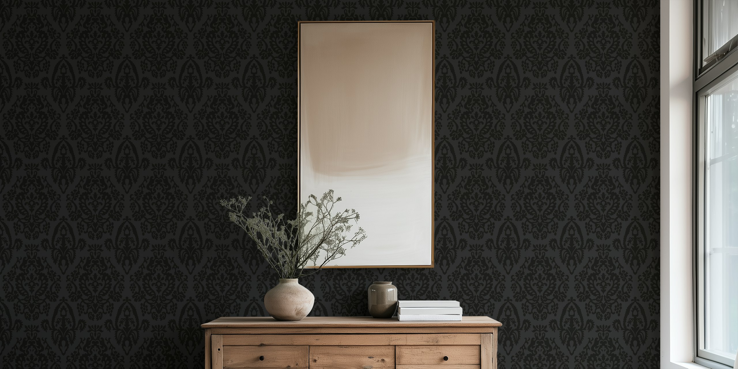 Black Damask Wallpaper σε μια ρύθμιση δωματίου