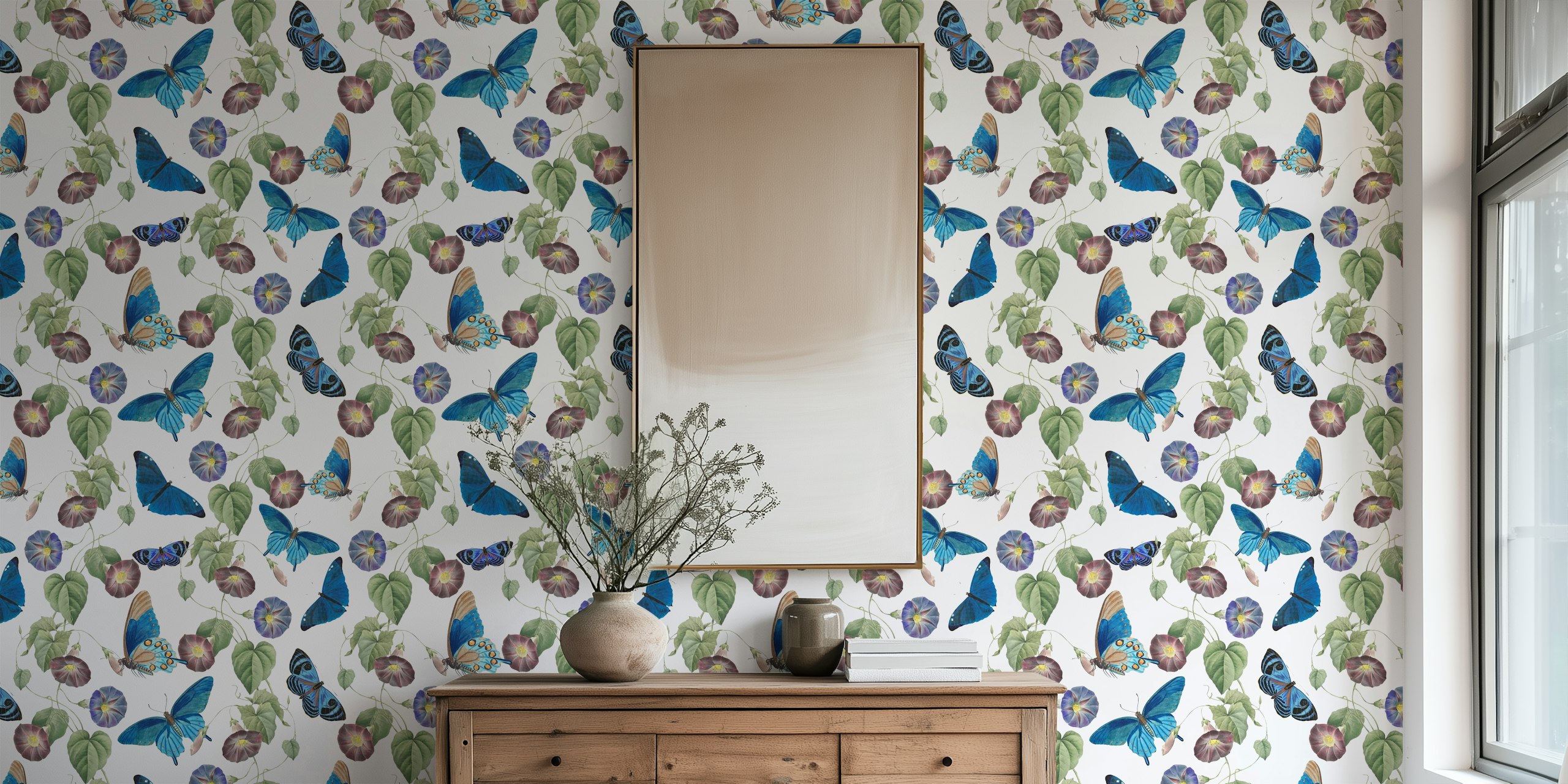 Patrón vintage de mariposas azules y enredaderas de Ipomea en un mural de pared