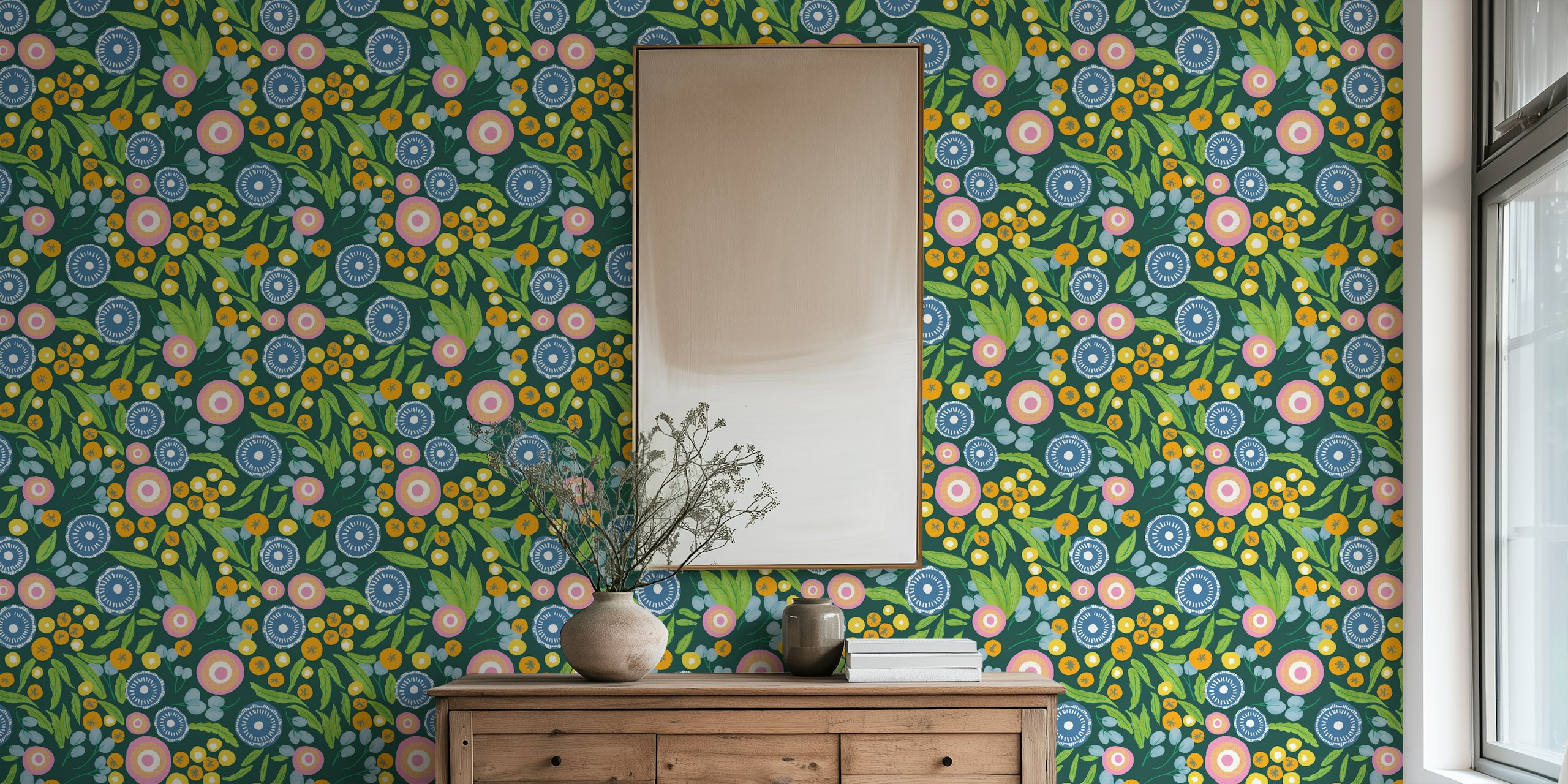Mural de parede floral colorido estilo desenhado à mão com flores rosa, amarelas e azuis sobre um fundo verde