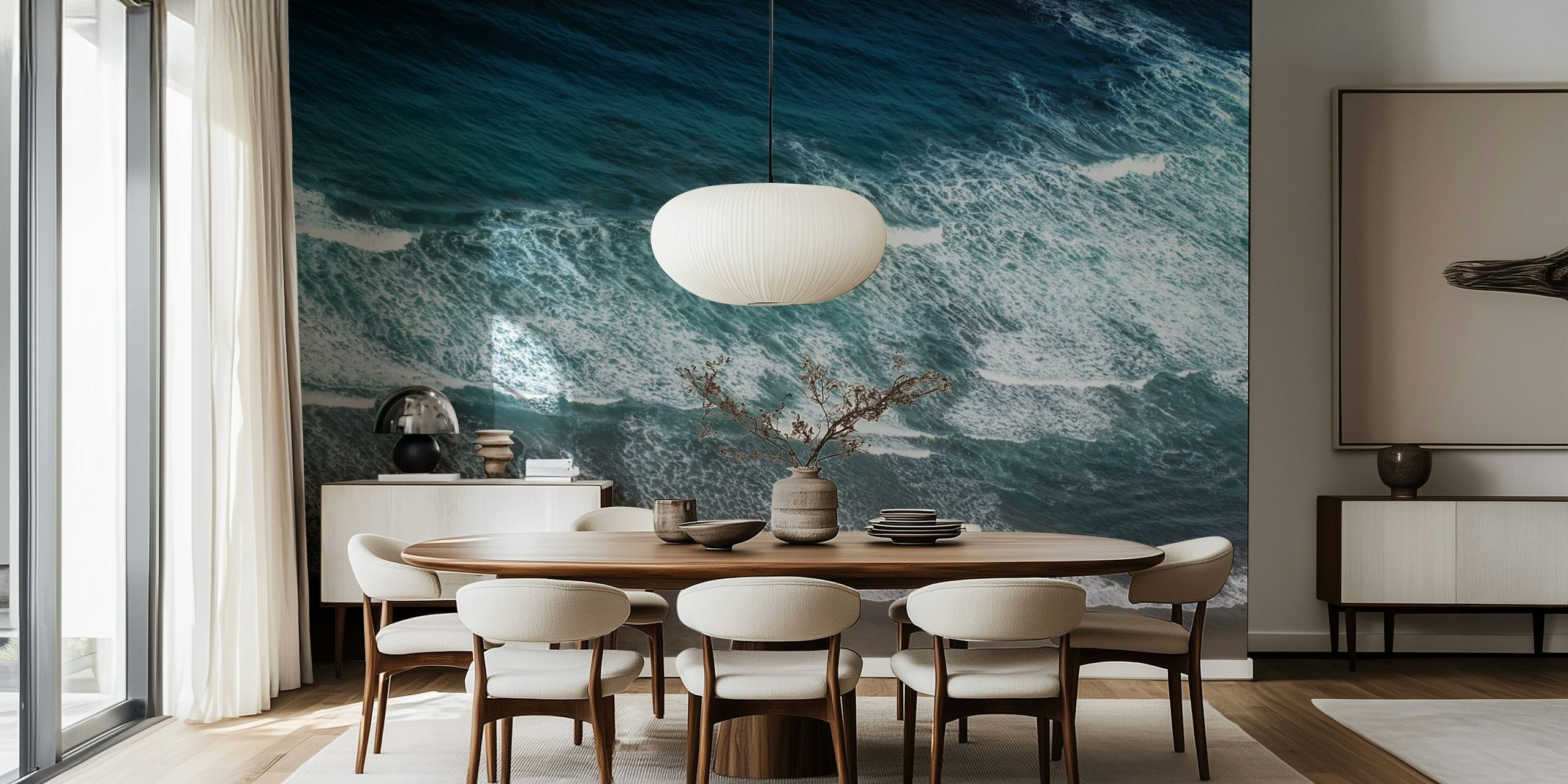 Les vagues de l'océan Atlantique s'écrasent doucement sur le rivage dans une fresque murale