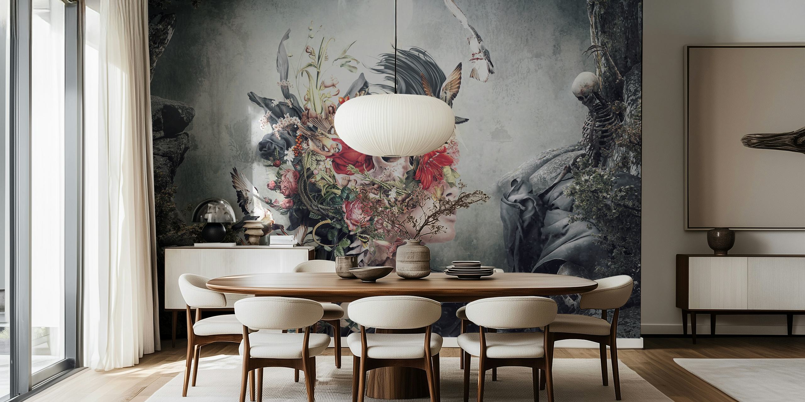 Mural de parede surreal apresentando uma figura com um capacete floral e de penas em tons suaves
