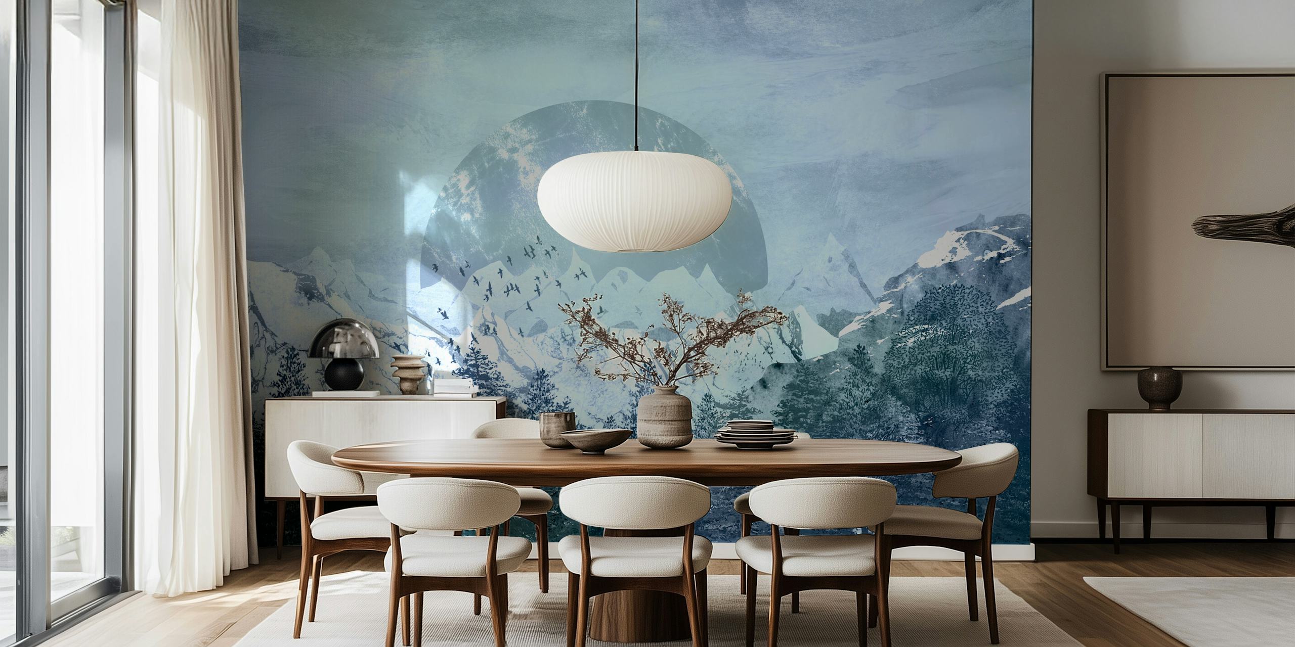 Un sereno mural que representa montañas nevadas azules bajo un cielo iluminado por la luna