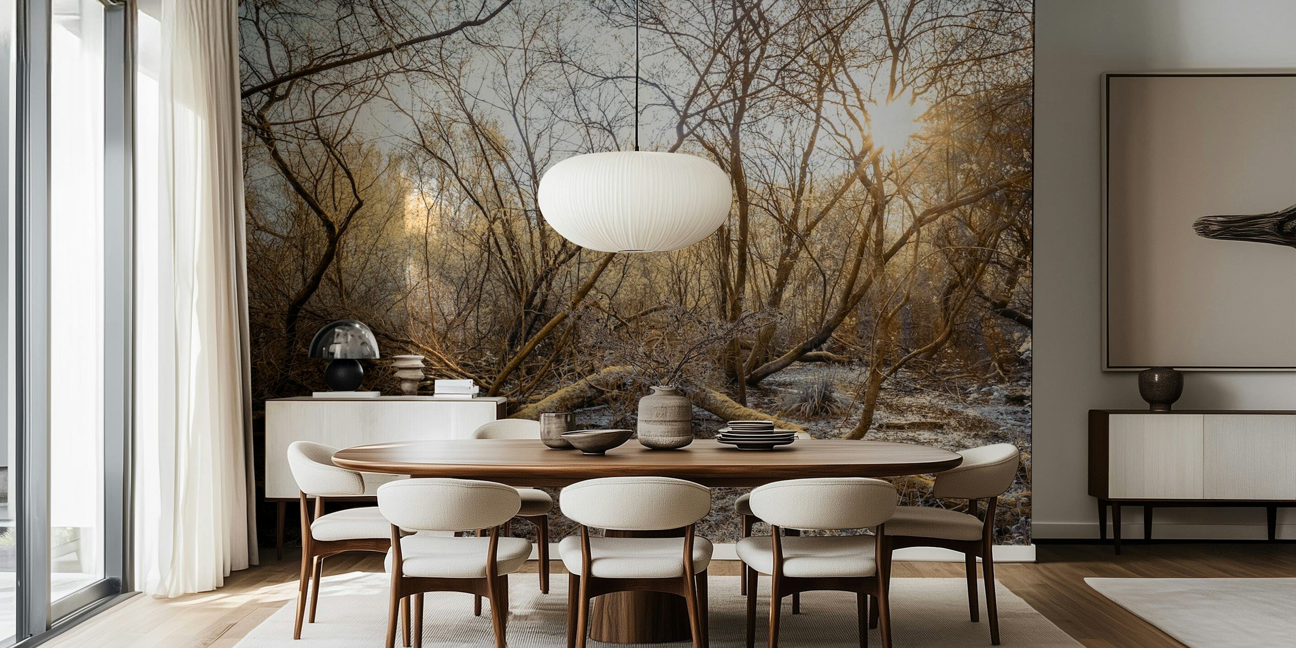 Peinture murale boisée humide représentant une forêt sereine après une pluie avec des branches et des feuilles mouillées