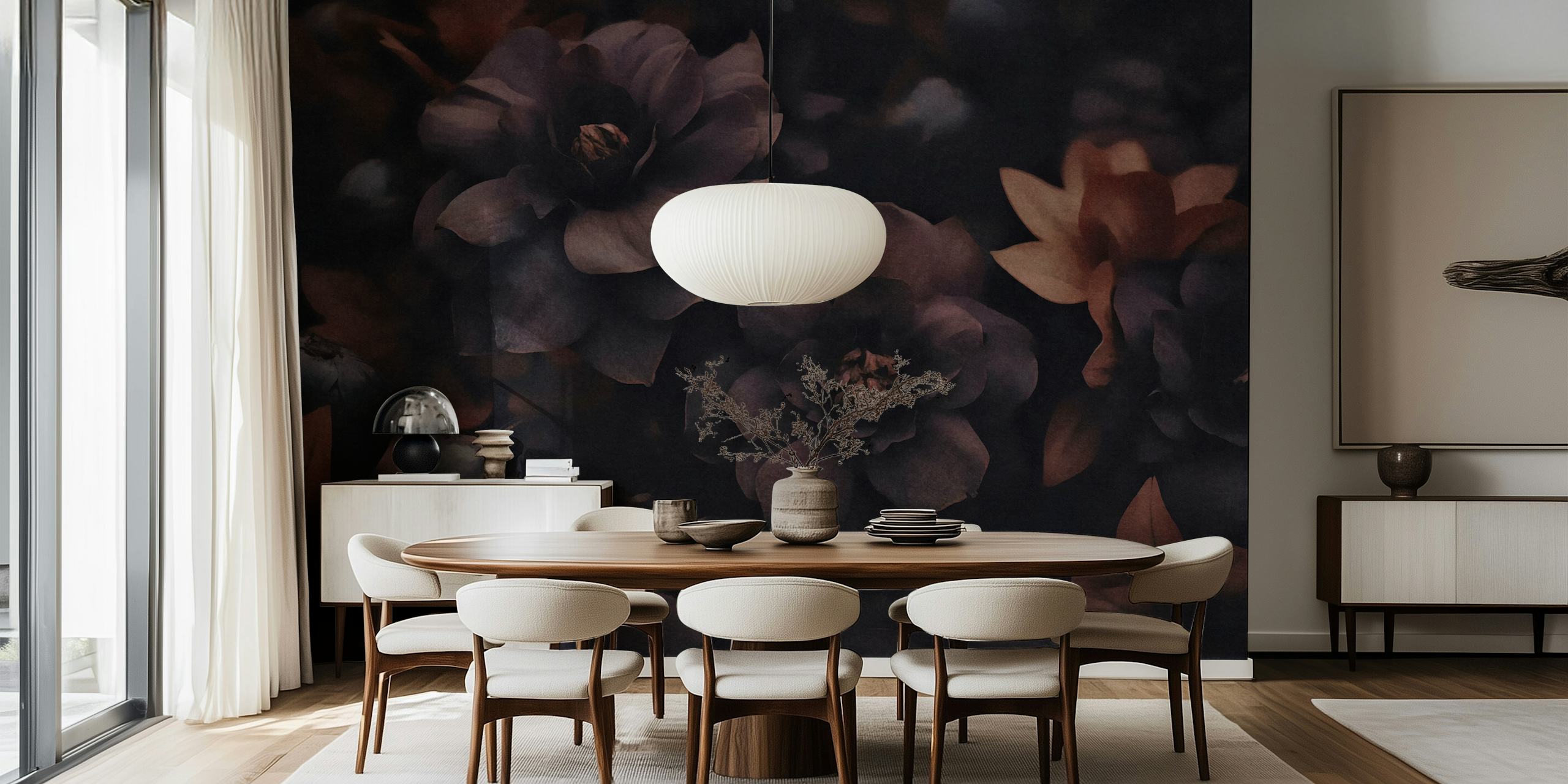 Papier peint floral marron foncé avec un motif floral atmosphérique et maussade