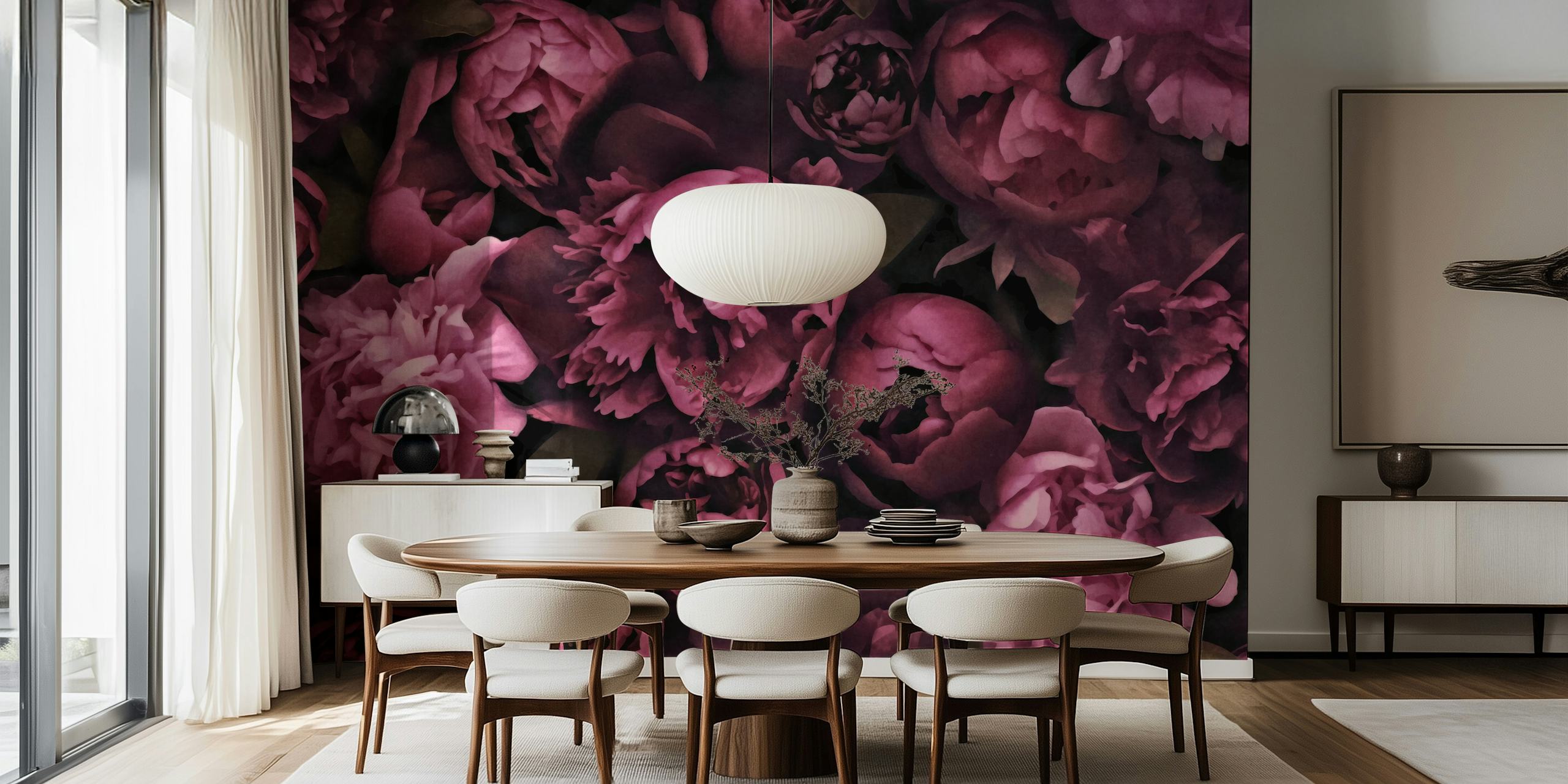 Moody mauve pink peonies i et rum