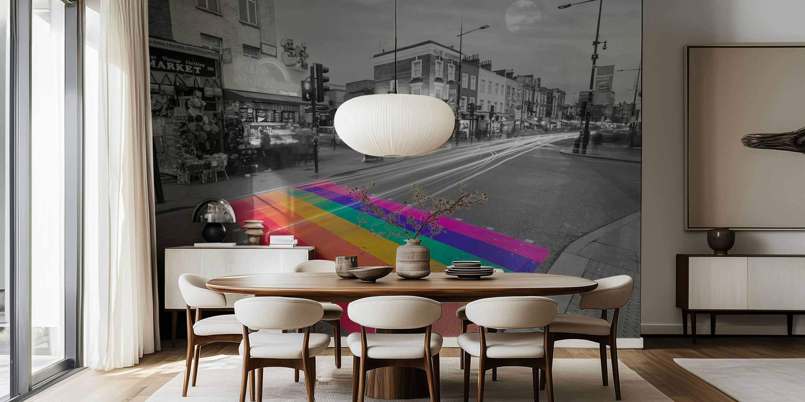 Το Colorful Crossings σχέδιο τοίχου σε μια μονοχρωμία αστική τοπίο