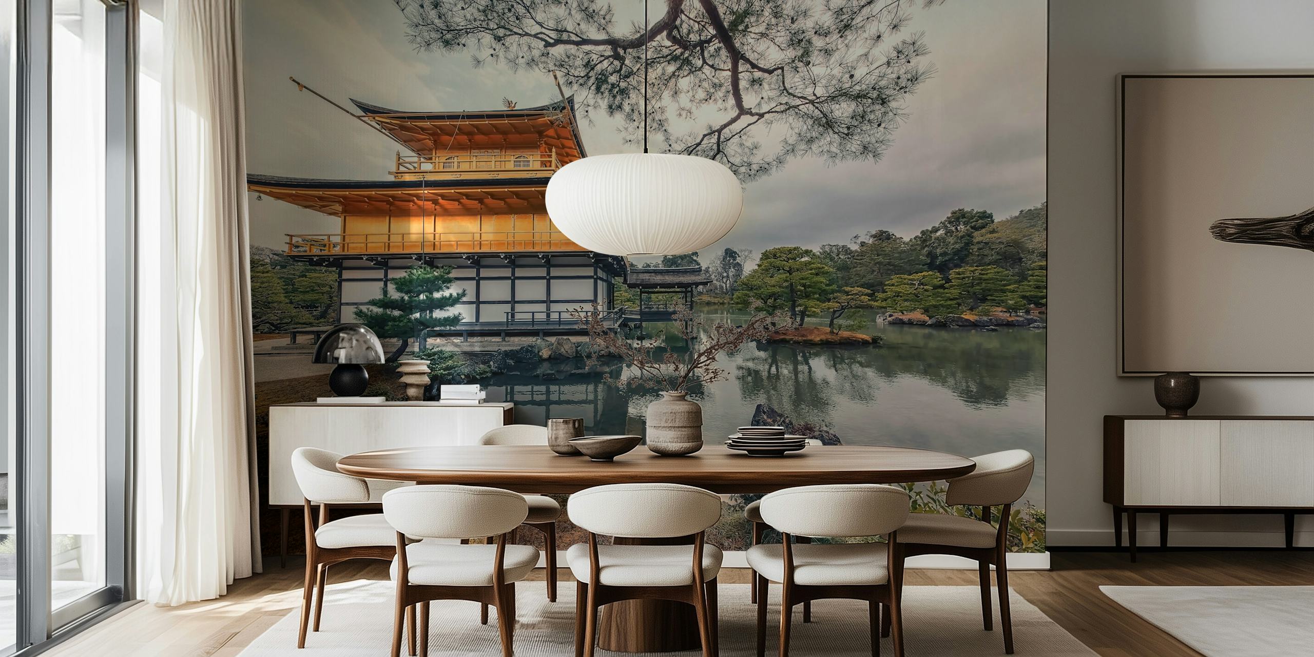 Fototapeta Pagoda Kinkaku-ji s poklidnými odlesky vody a zelení