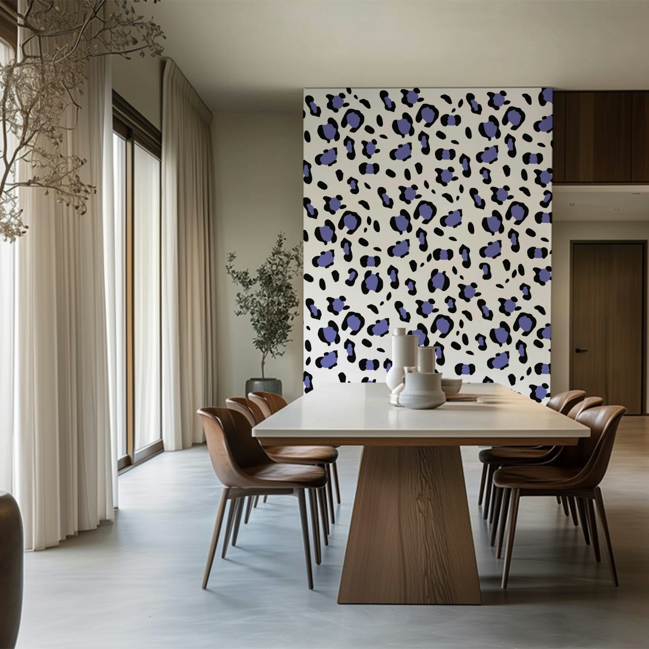 Blauw en zwart luipaardprintpatroon op een witte muurschildering als achtergrond