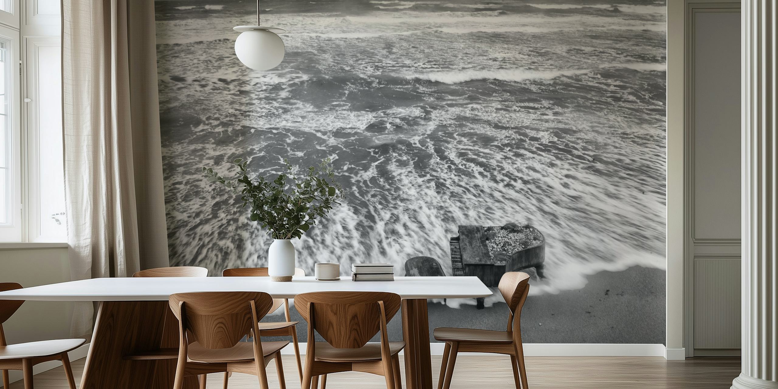 Crno-bijeli zidni mural s klavirom uronjenim u oceanske valove