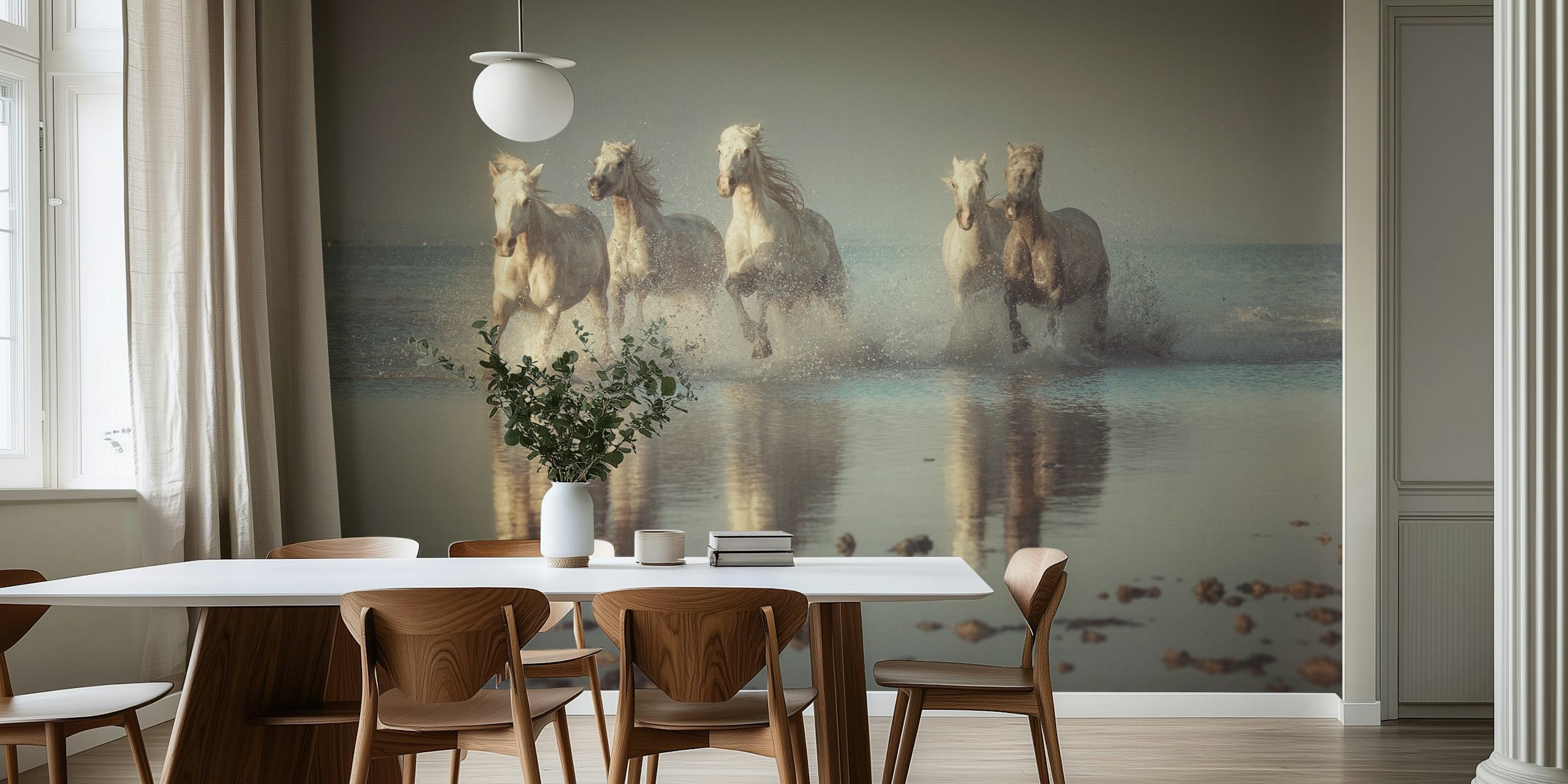 Fototapeta z końmi Camargue biegnącymi przez wodę