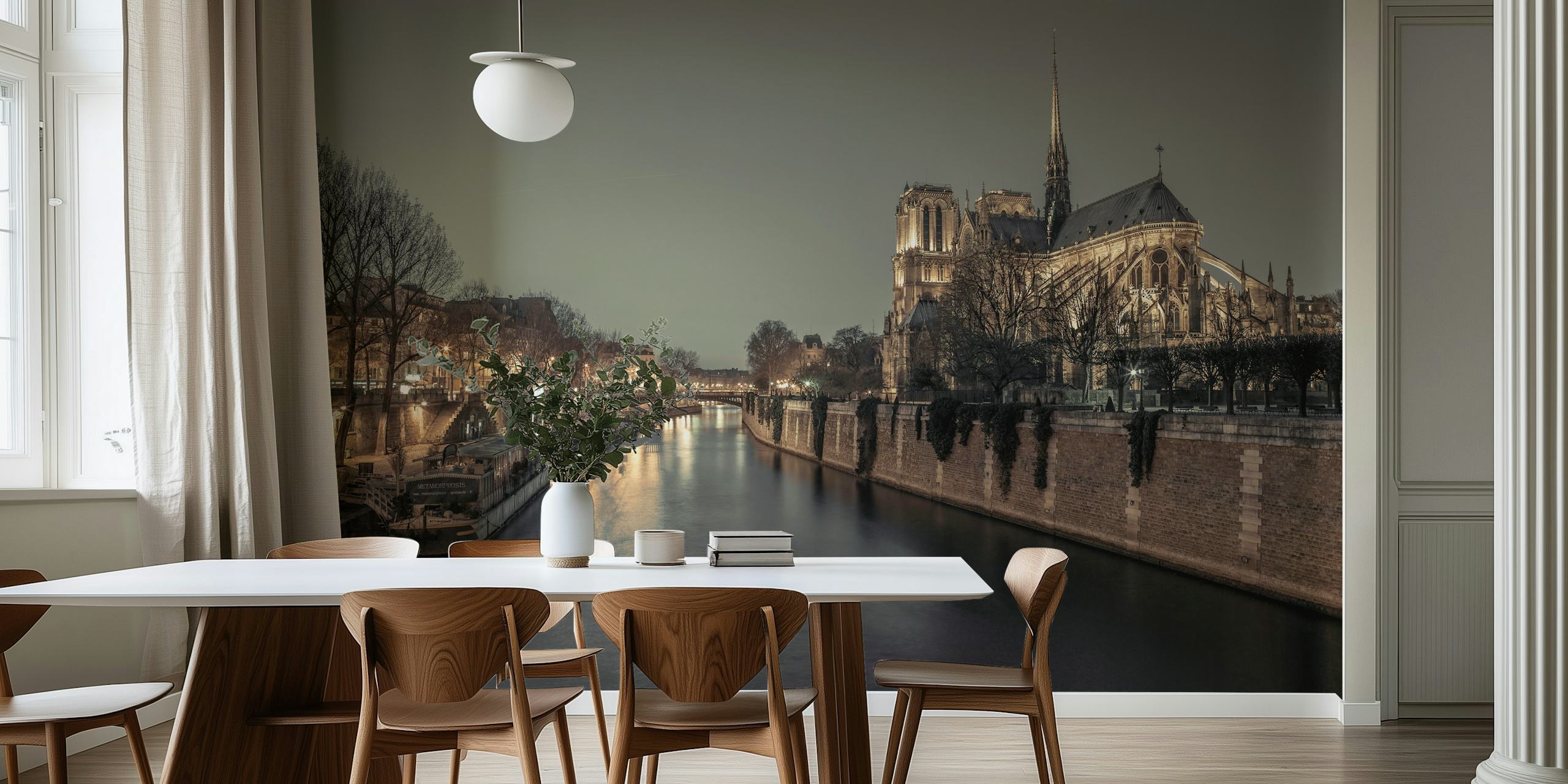 Σχεδιασμός ταπετσαρίας Notre-Dame de Paris σε ένα δωμάτιο
